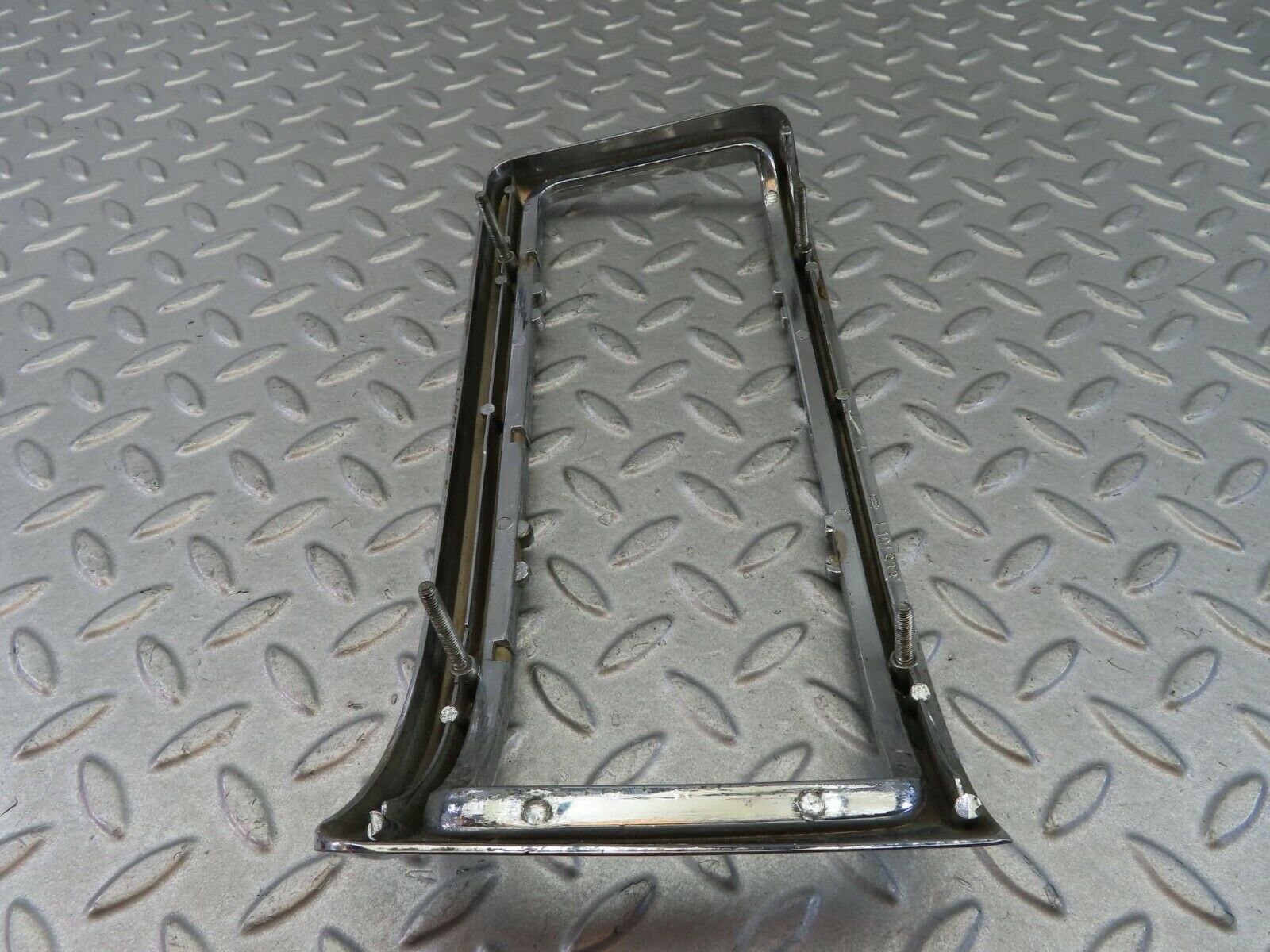 8129 Mercedes-Benz W115 Tail Light Chrome Frame Left
