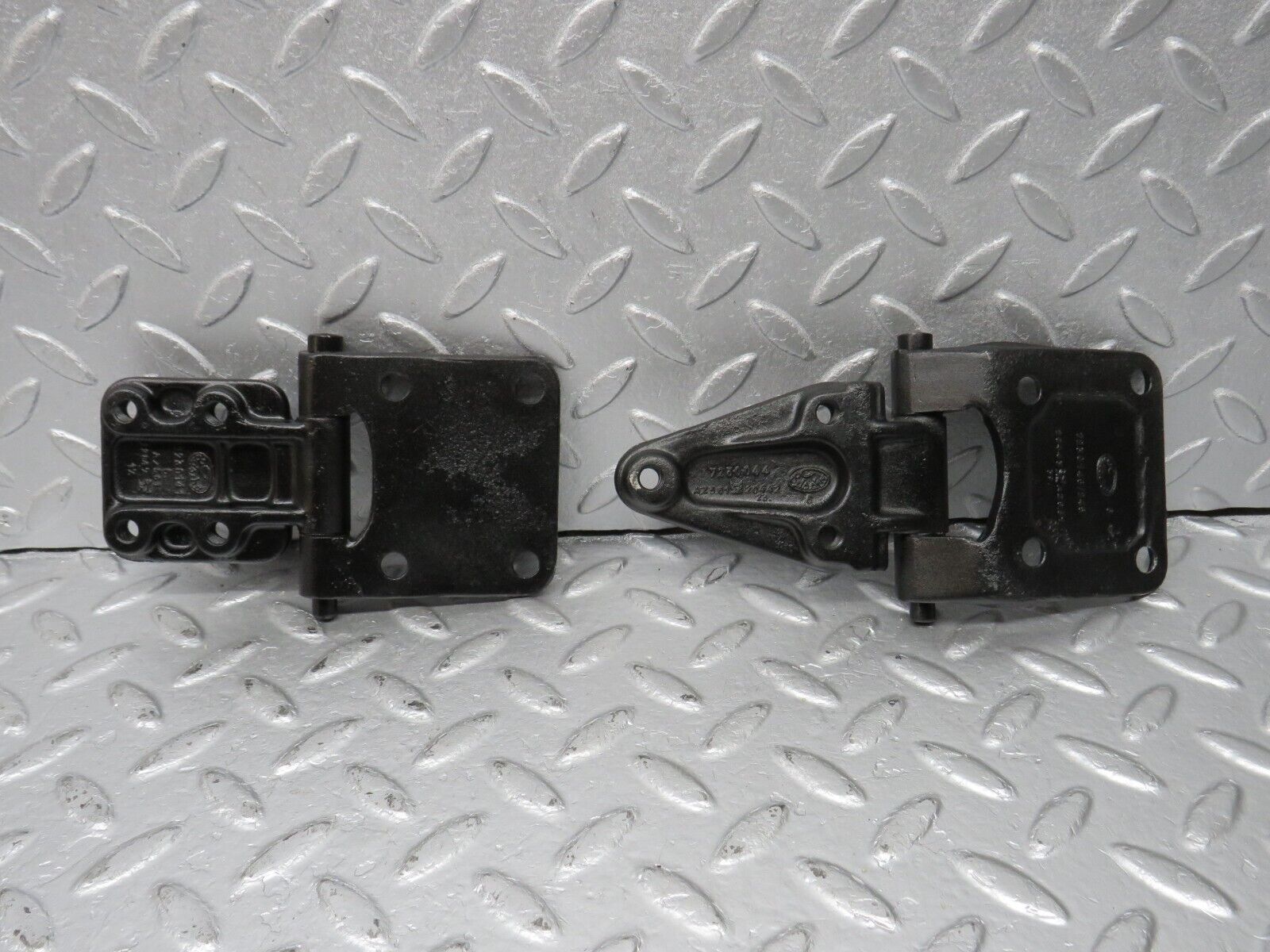 40480 Mercedes-Benz W110 230 Front Left Door Hinge