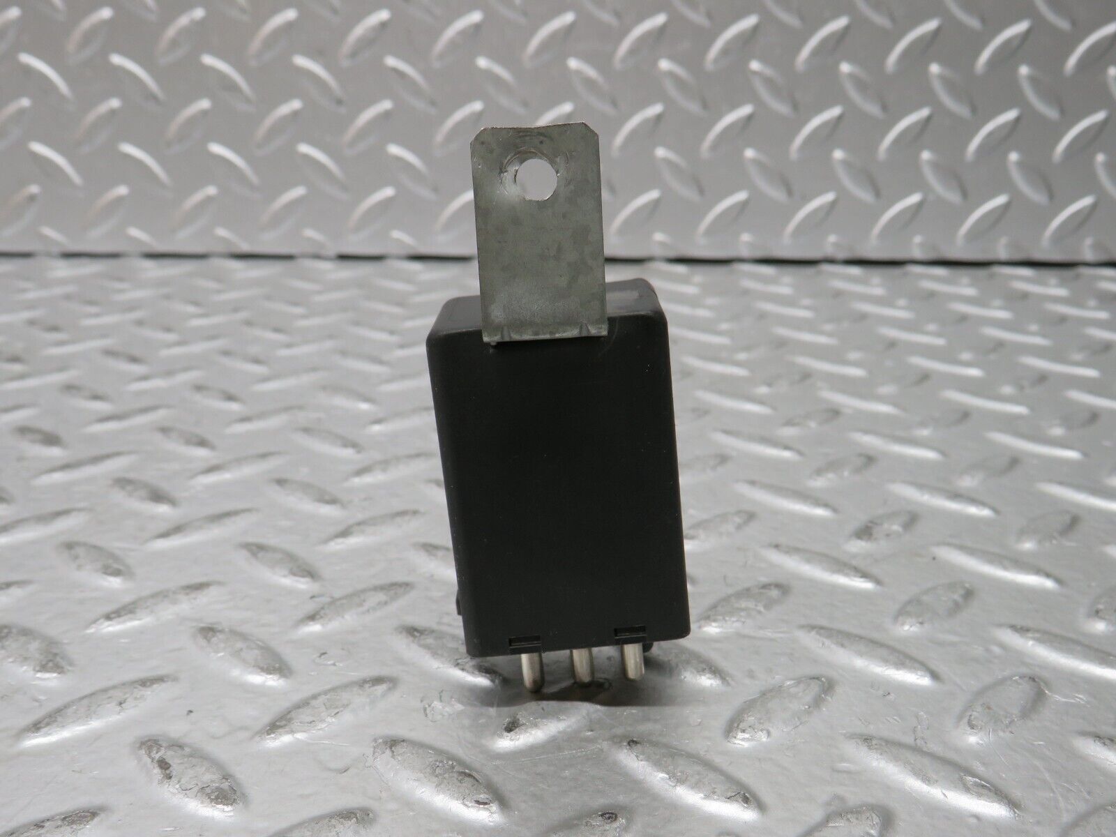 28669 Mercedes-Benz W123 230E Rear Heated Window Relay 1078200010