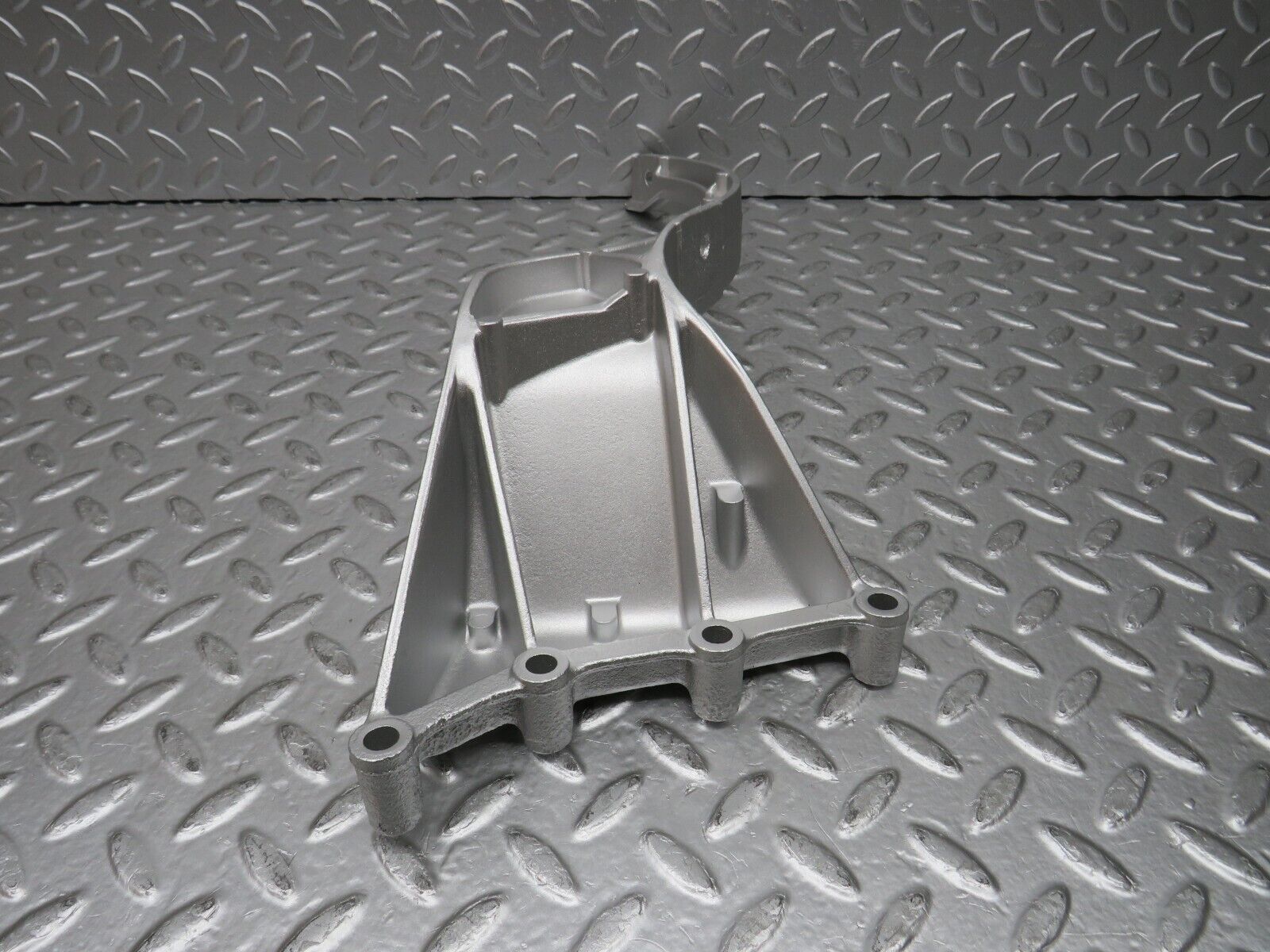 30146 Porsche 924 Exhaust Rear Silencer Bracket 477253243