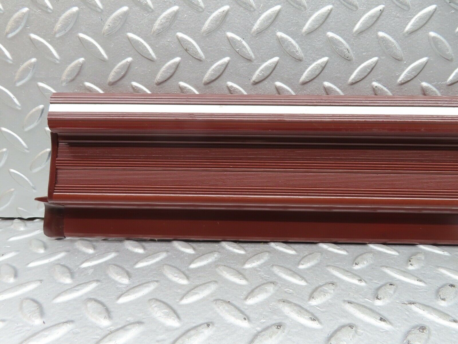 21485 Mercedes-Benz W126 300SE Front Left Door Sill Cover Burgundy Red