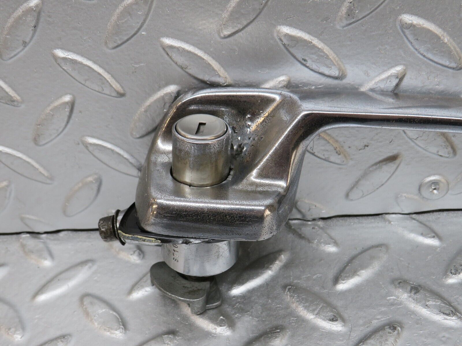 0795 Mercedes-Benz W108 280SE Front Right Door Handle No Key 1087661401