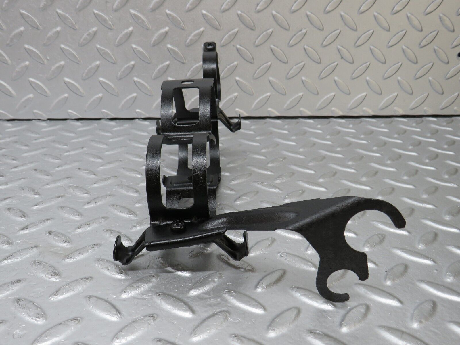 36779 Mercedes-Benz W201 190E 2.0L Fuel Pump Fuel Filter Bracket