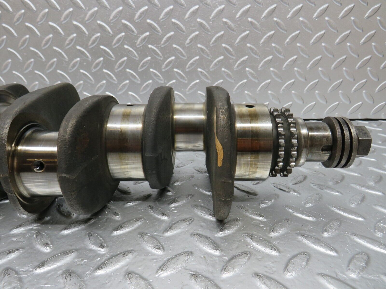 31137 Mercedes-Benz W123 200D Crankshaft 61516
