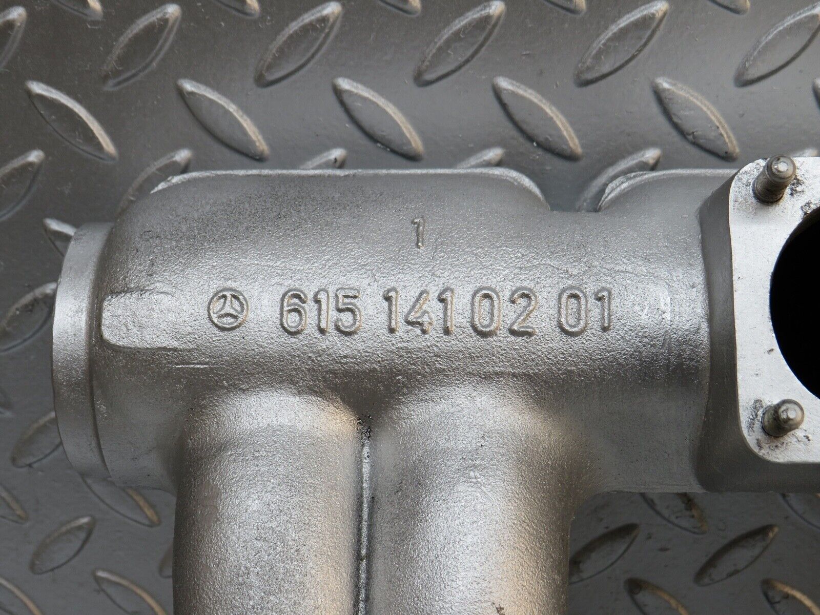 0342 Mercedes-Benz W123 220D Intake Manifold 6151410201