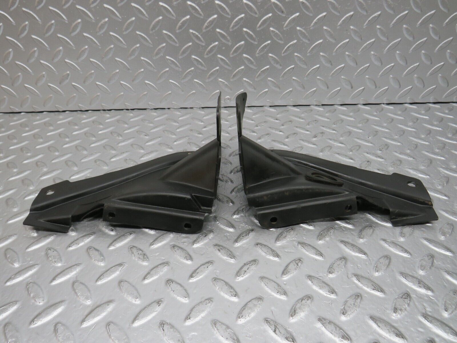 32365 Mercedes-Benz S124 300TE Covering Side Member Pair 1246280907 1246281007