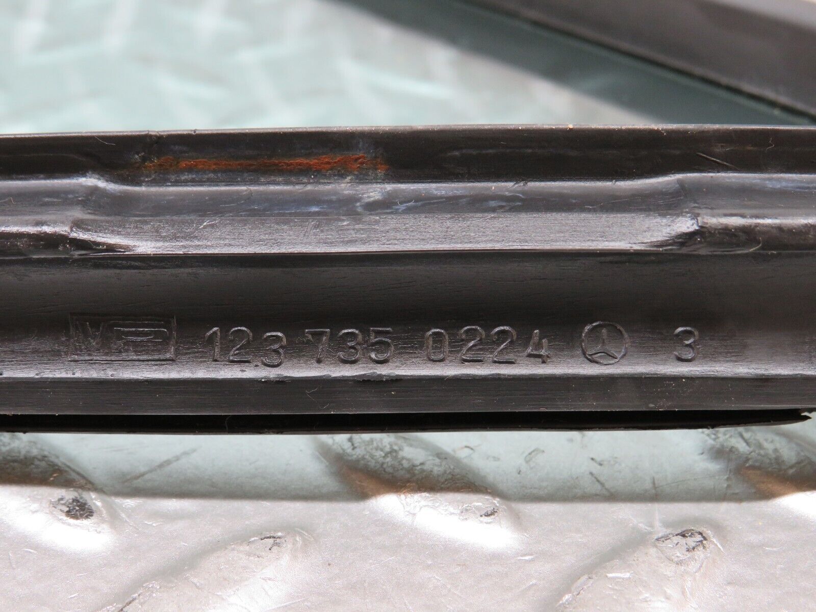 27223 Mercedes-Benz W123 280E Rear Right Quarter Window Glass 1237350224