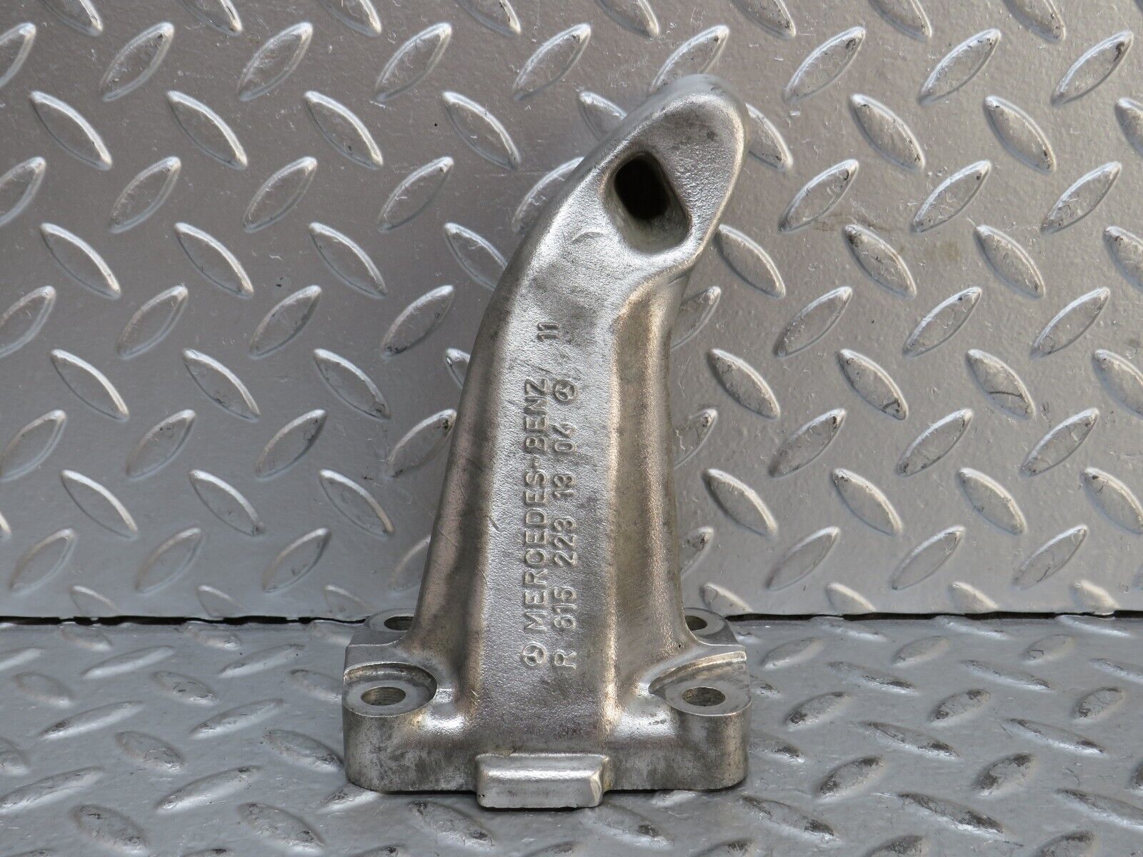 28423 Mercedes-Benz S123 240D Wagon Engine Mount Bracket Left Side 6152231304