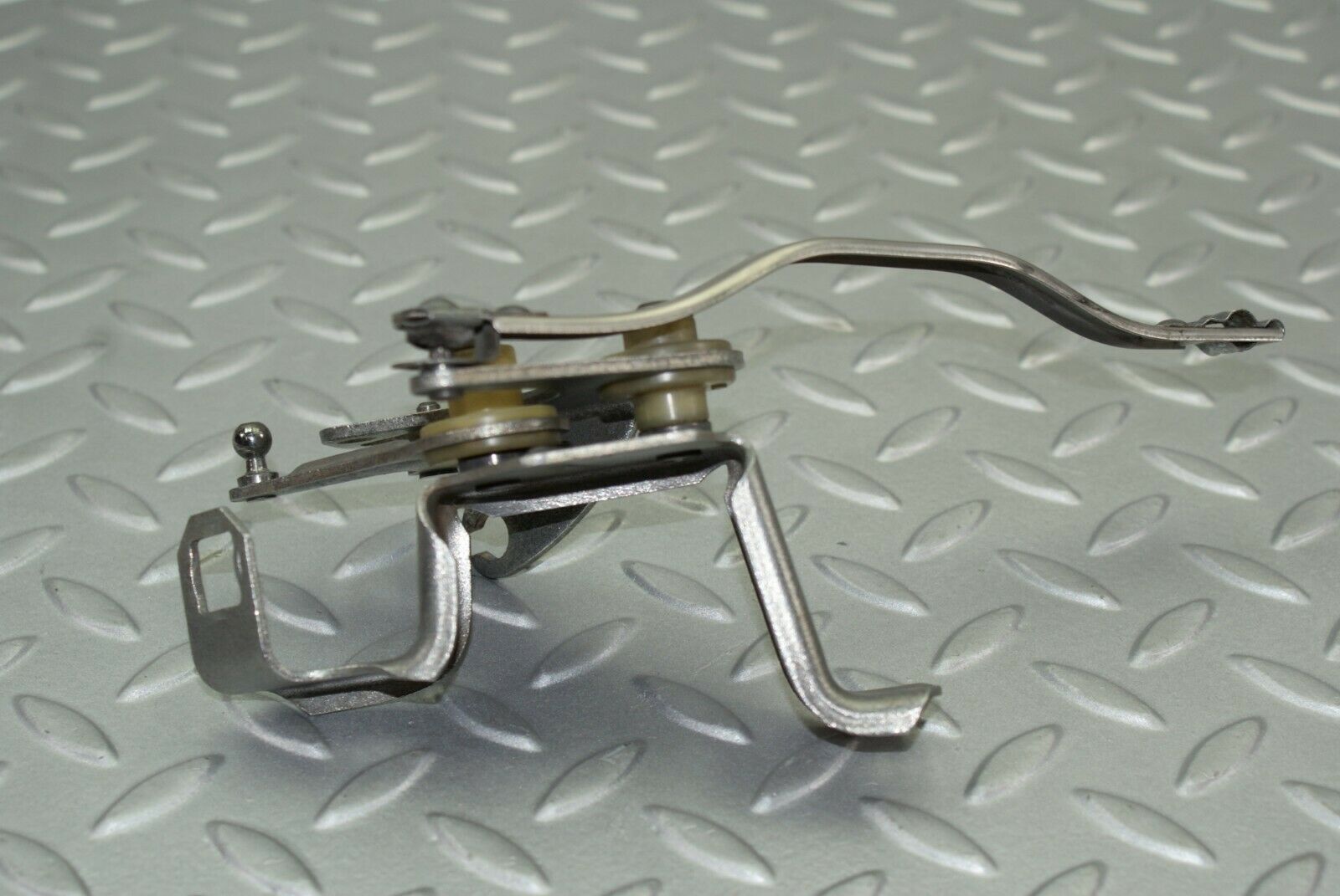 2670 Mercedes-Benz W116 350SE Throttle Linkage