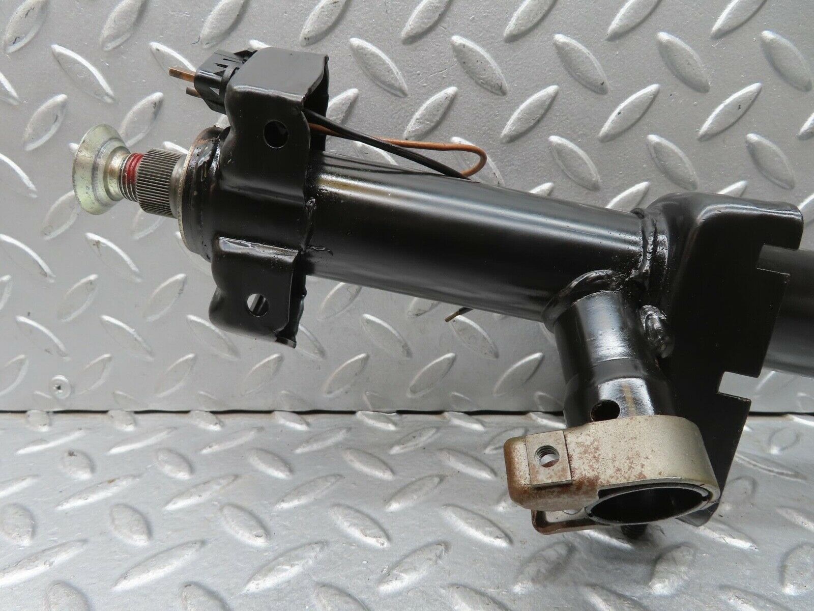 13562 Mercedes-Benz W123 200 Steering Column