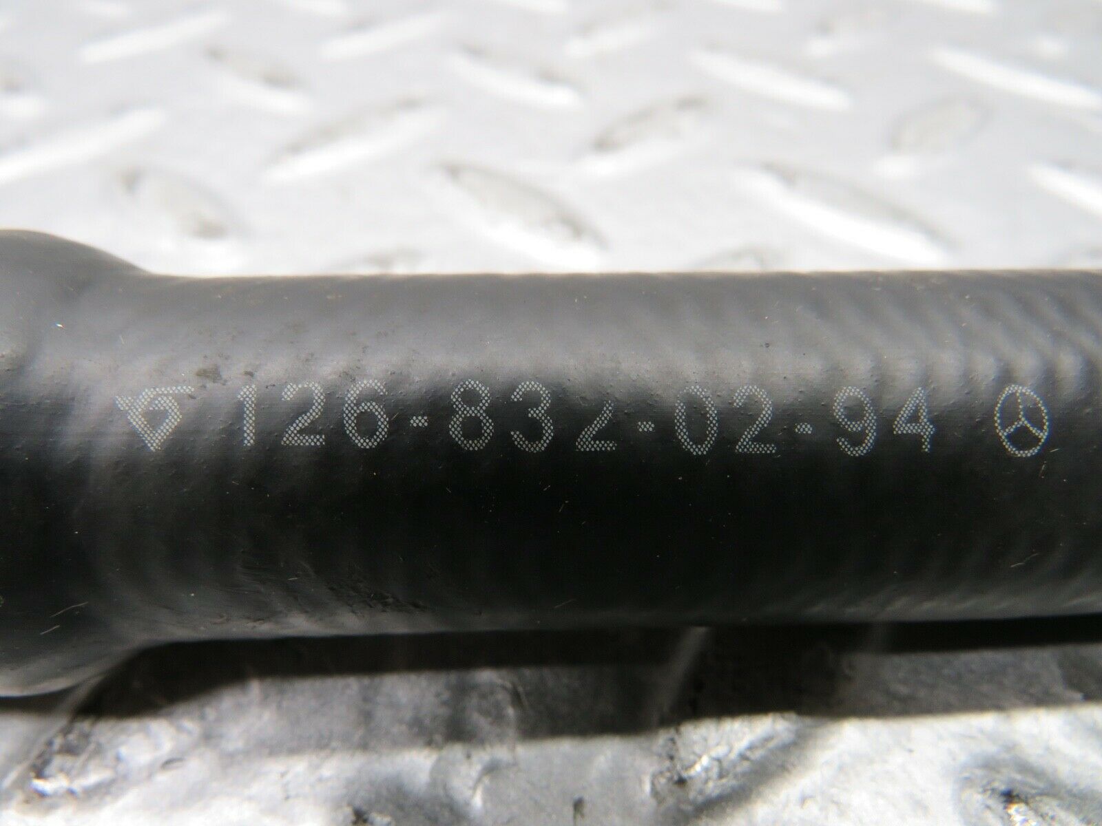 21766 Mercedes-Benz W126 300SE Heater Hose 1268320294