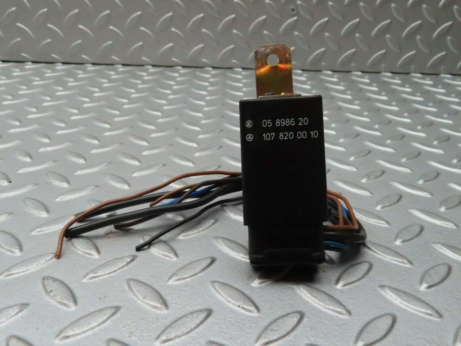 4191 Mercedes-Benz S123 200T Wagon Rear Heated Window Relay 1078200010