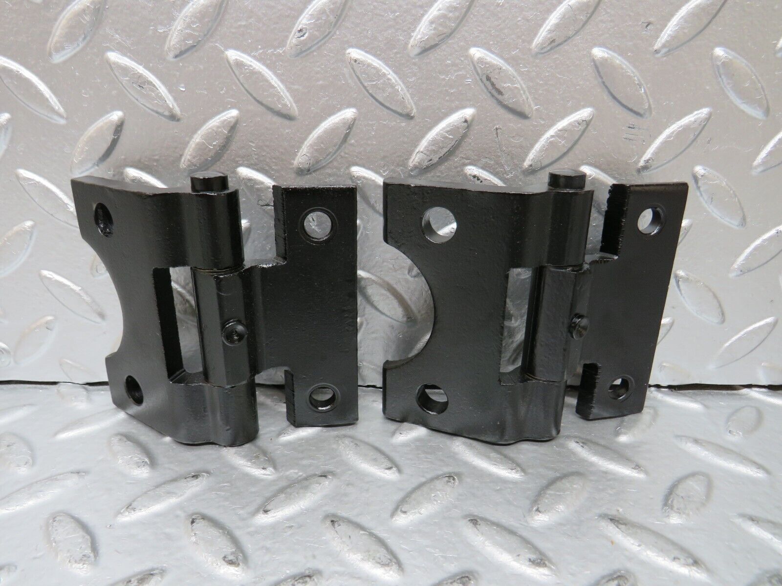 26141 Mercedes-Benz W116 450SE Right Door Hinges Pair