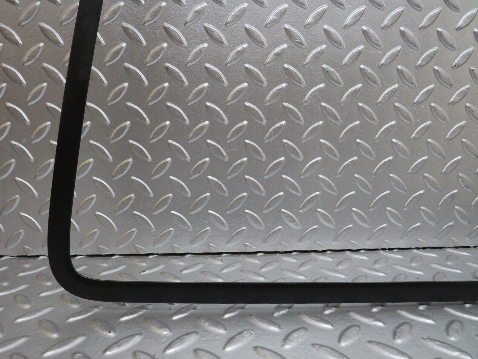 27823 Mercedes-Benz S124 300TE Wagon Tailgate Windscreen Frame