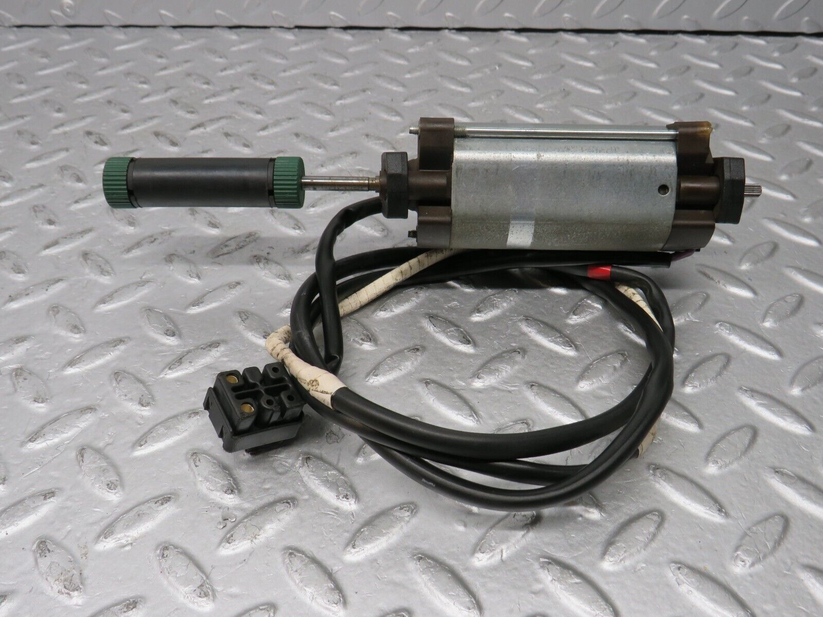 36849 Mercedes-Benz R129 300SL-24 Front Left Seat Adjustment Motor Bosch 1298206142 0130008047