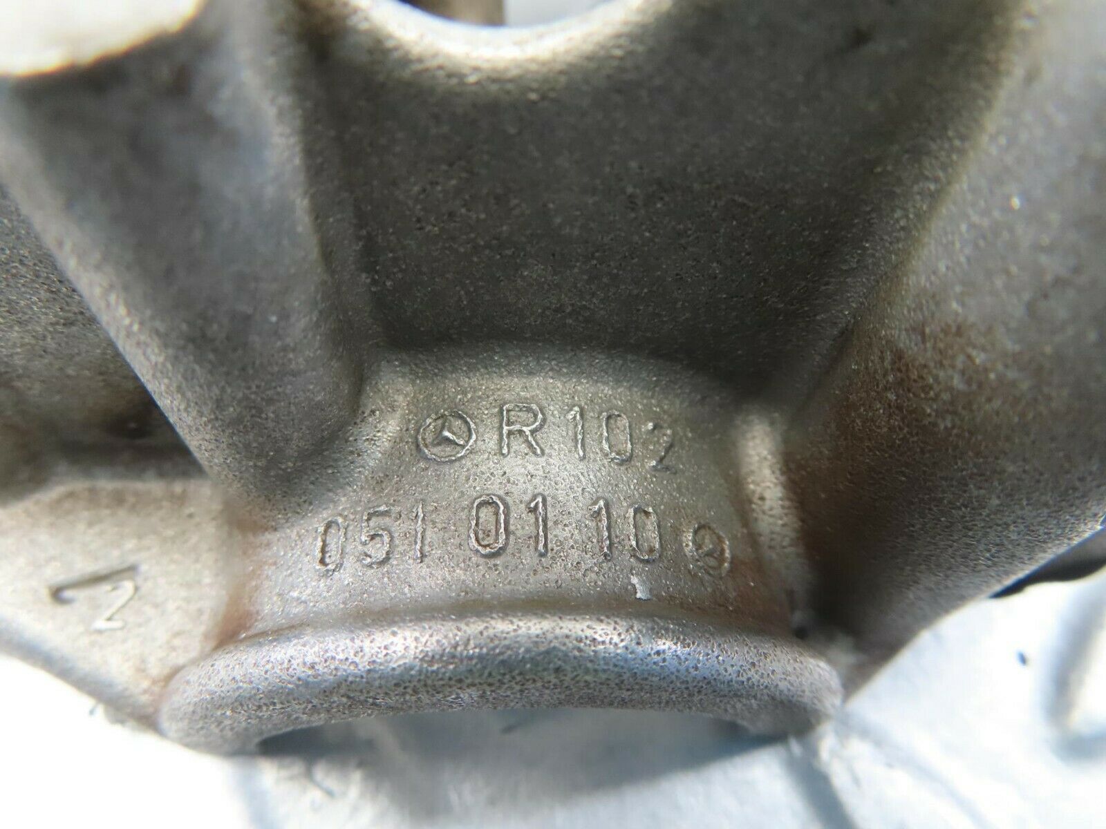 10075 Mercedes-Benz C123 230CE Coupe Rocker Arms Camshaft Bearing Block 1020510010