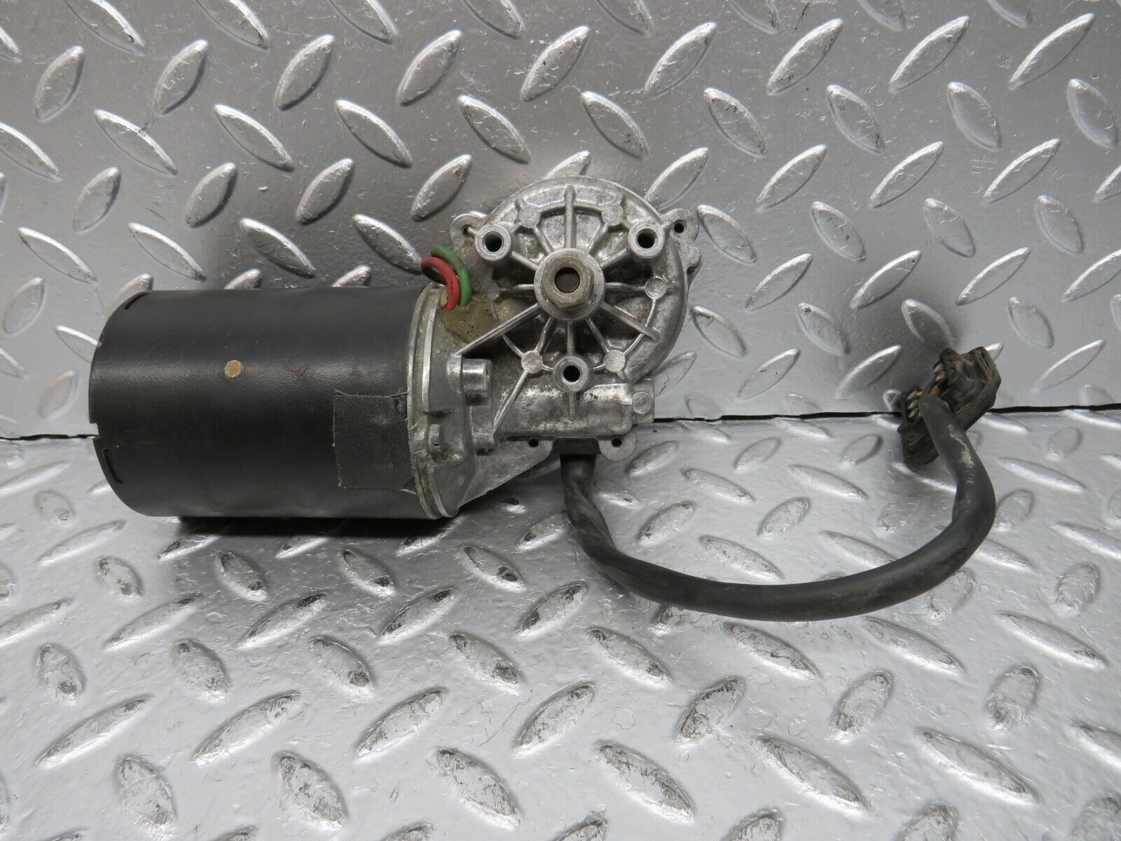 29889 Mercedes-Benz W123 230E Wiper Motor Bosch 0390341077