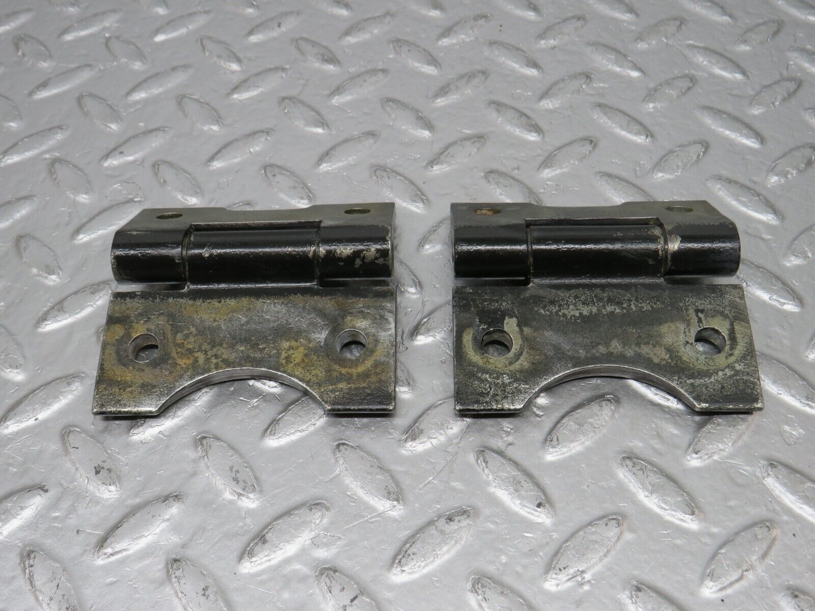 34320 Mercedes-Benz C126 380SEC Coupe Door Hinge Pair 1237200037