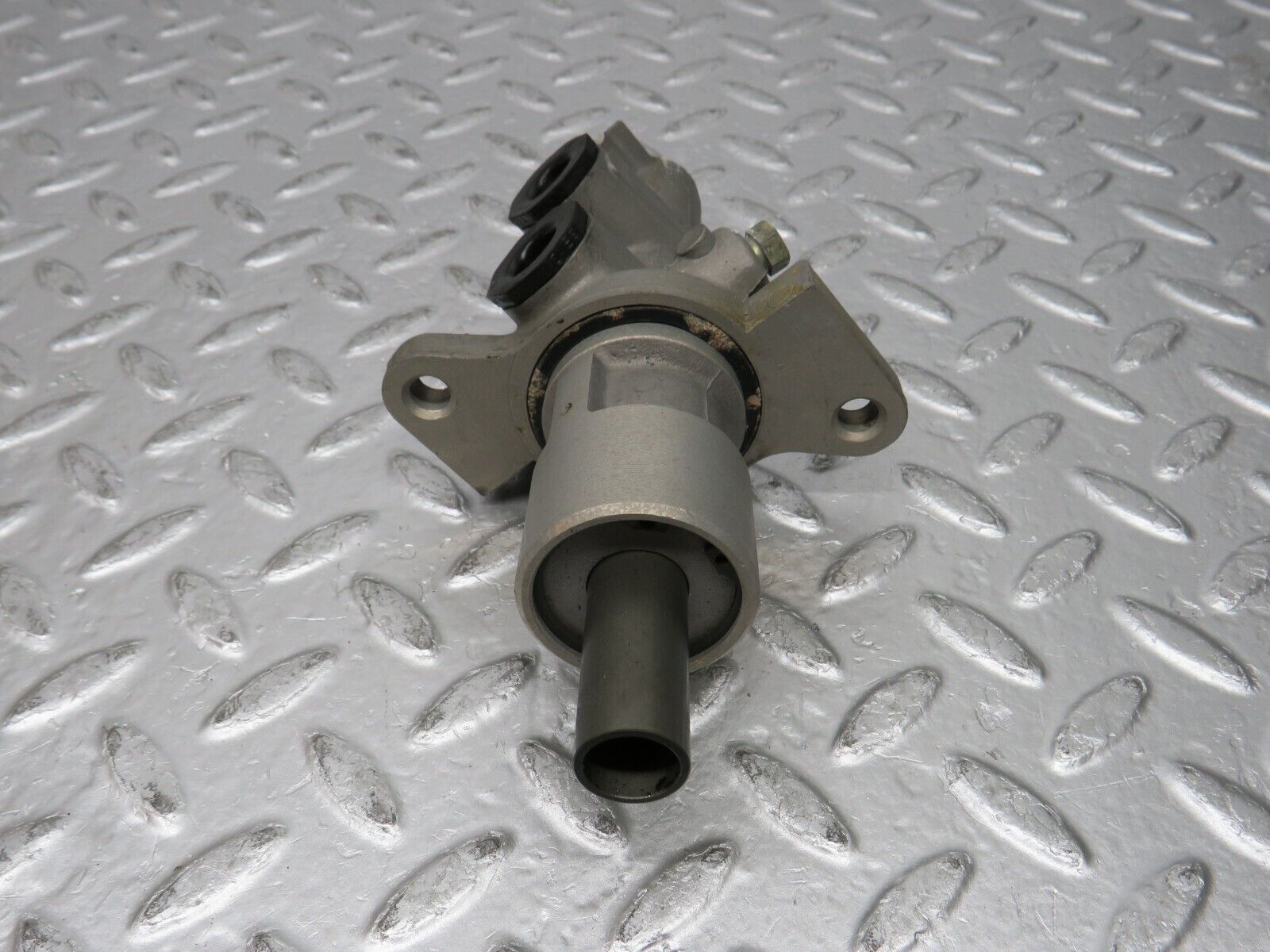 31744 Mercedes-Benz W201 190LE 1.8L Brake Master Cylinder