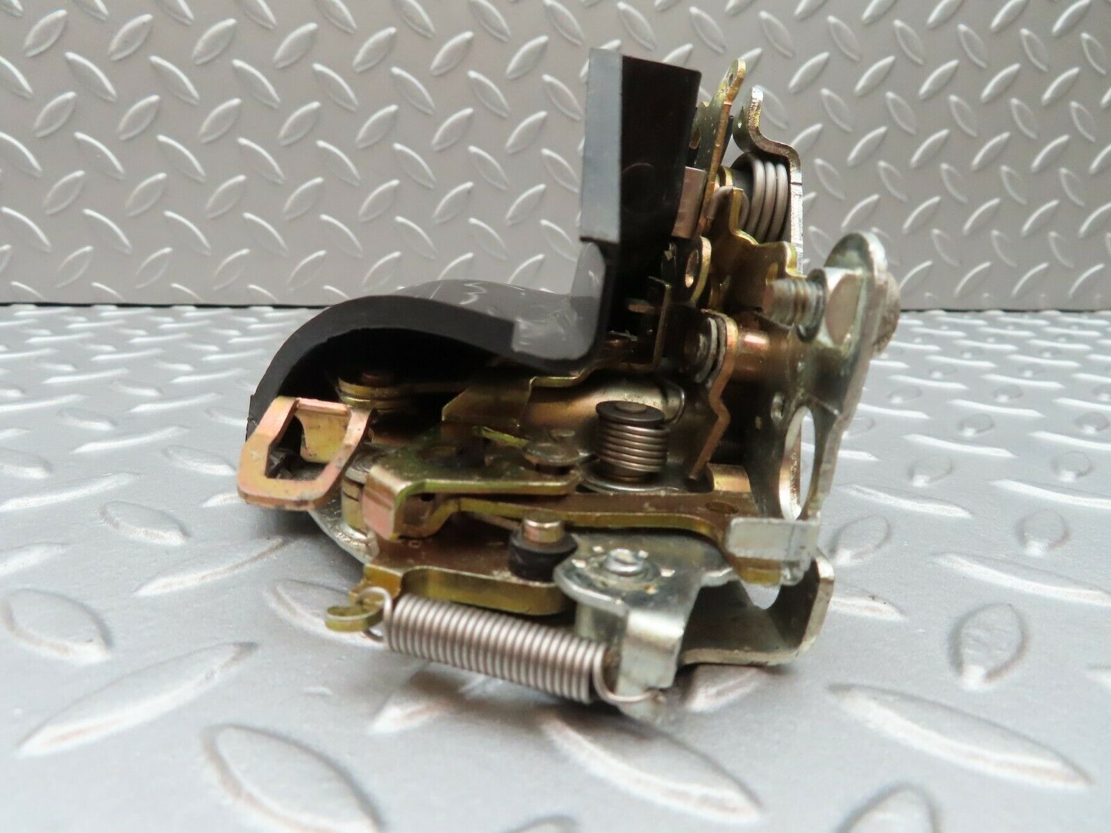 3705 Mercedes-Benz S123 200T Wagon Rear Right Door Lock Mechanism 1237330208