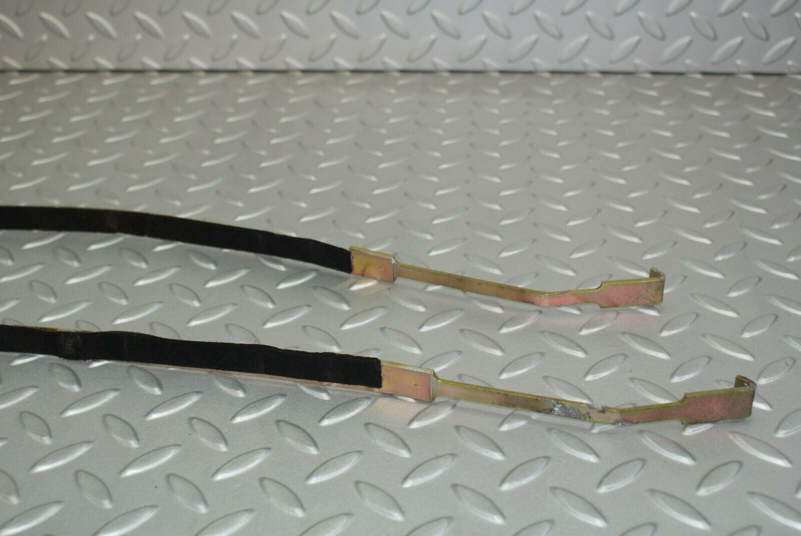 2993 Mercedes-Benz C123 280CE Coupe Heater Box Holder Strap