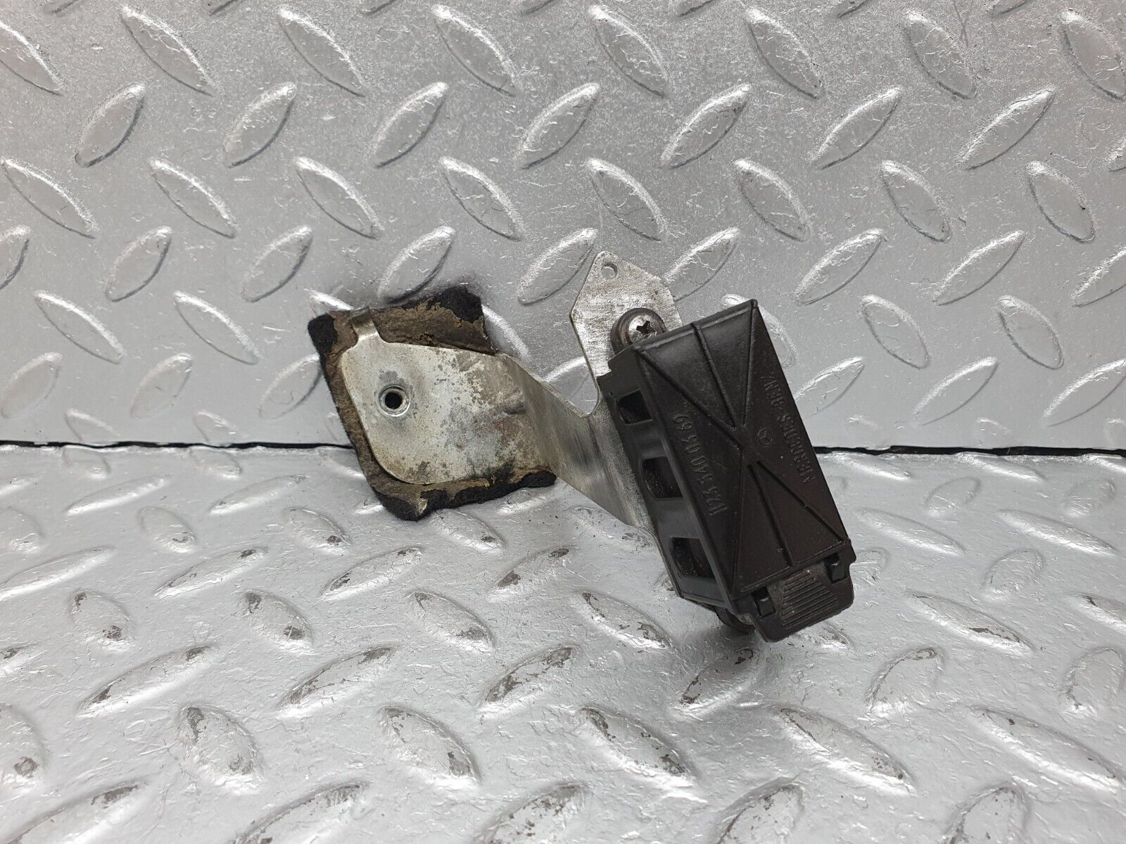 41108 Mercedes-Benz W126 300SE Cable Wire Connector 1235400369