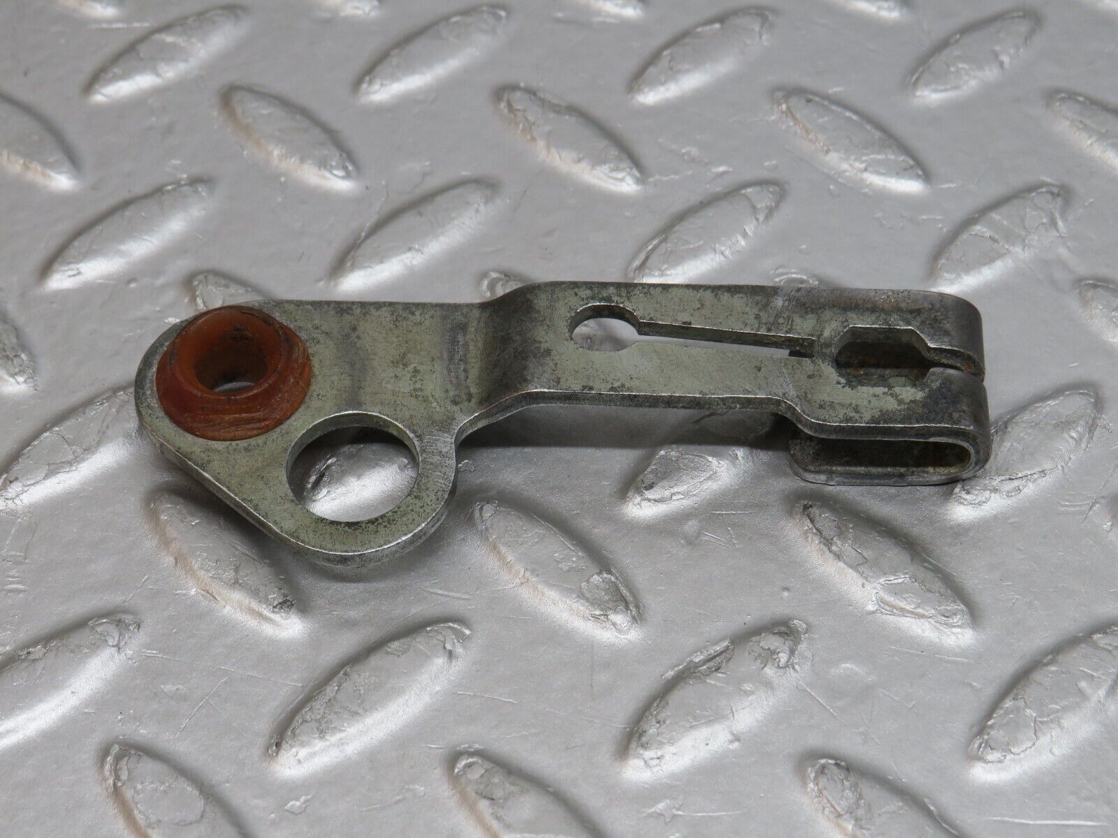 38113 Mercedes-Benz A124 320E Cabriolet Automatic Gearbox Linkage Bracket