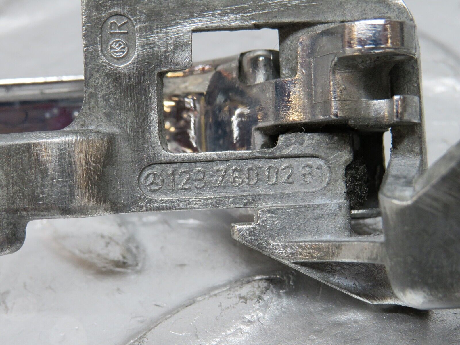 31007 Mercedes-Benz W123 230E Right Door Opener Door Handle 1237600261