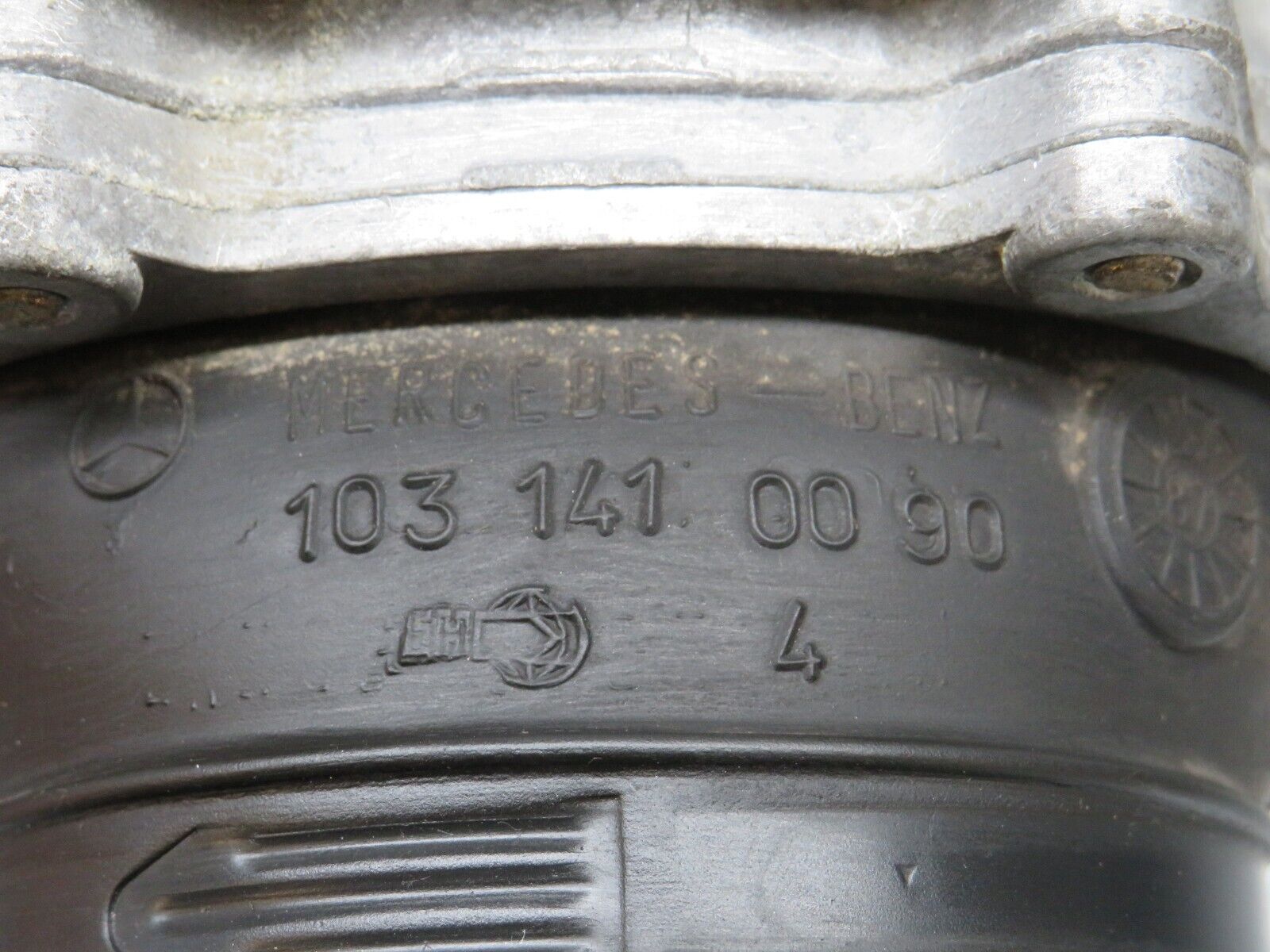 32642 Mercedes-Benz S124 300TE Air Flow Mass Meter Sensor Bosch 1031410090