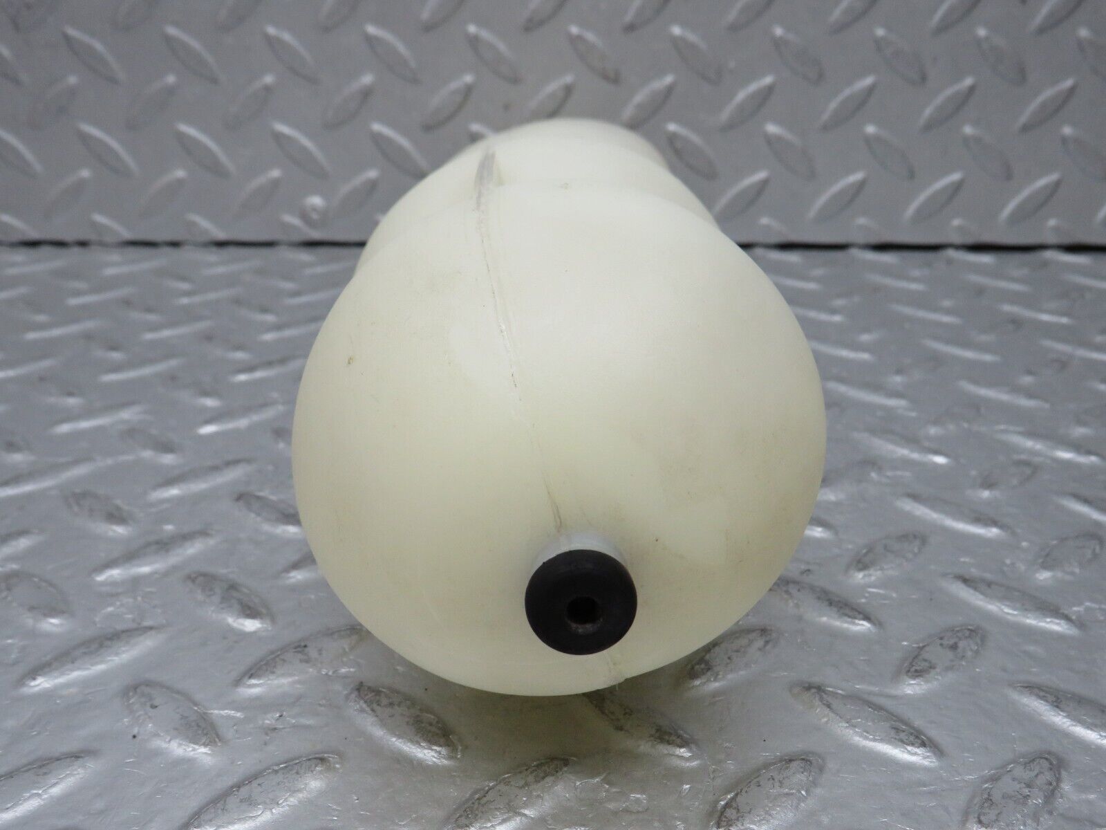 37861 Mercedes-Benz A124 320E Cabriolet Vacuum Reservoir Tank