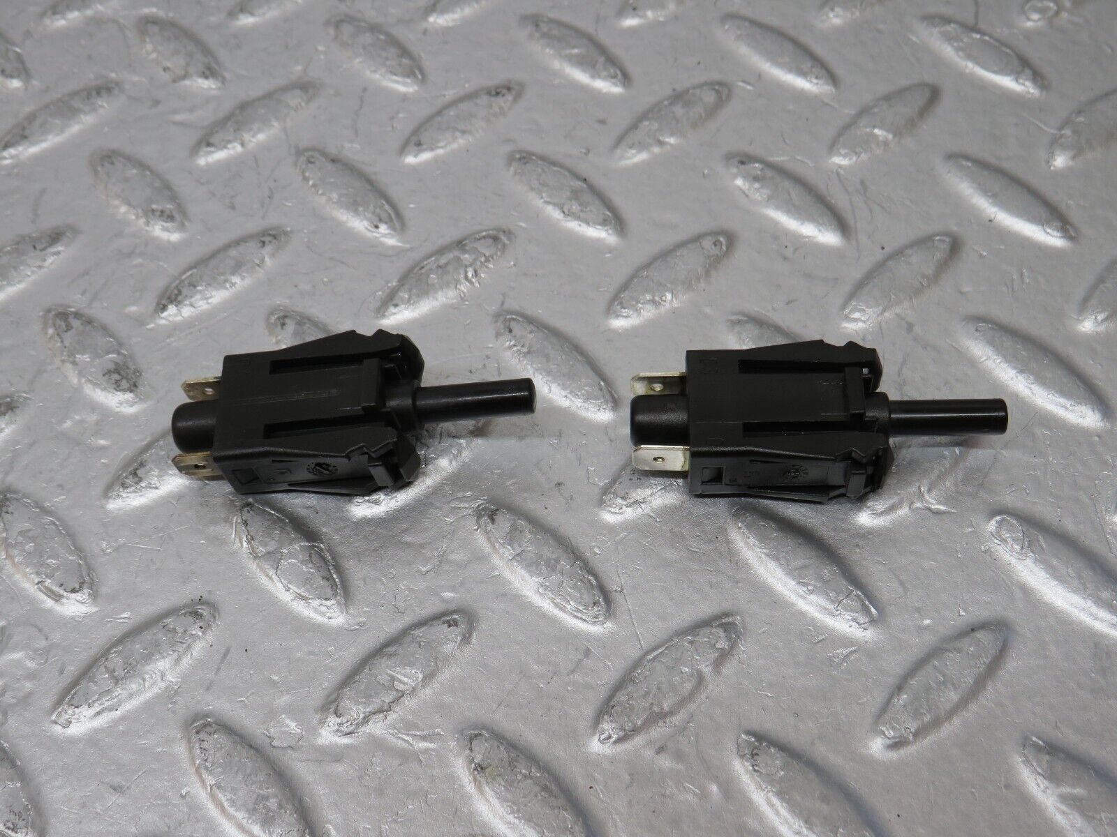 34905 Mercedes-Benz W210 320E Door Contact Switch 2x 0015458714