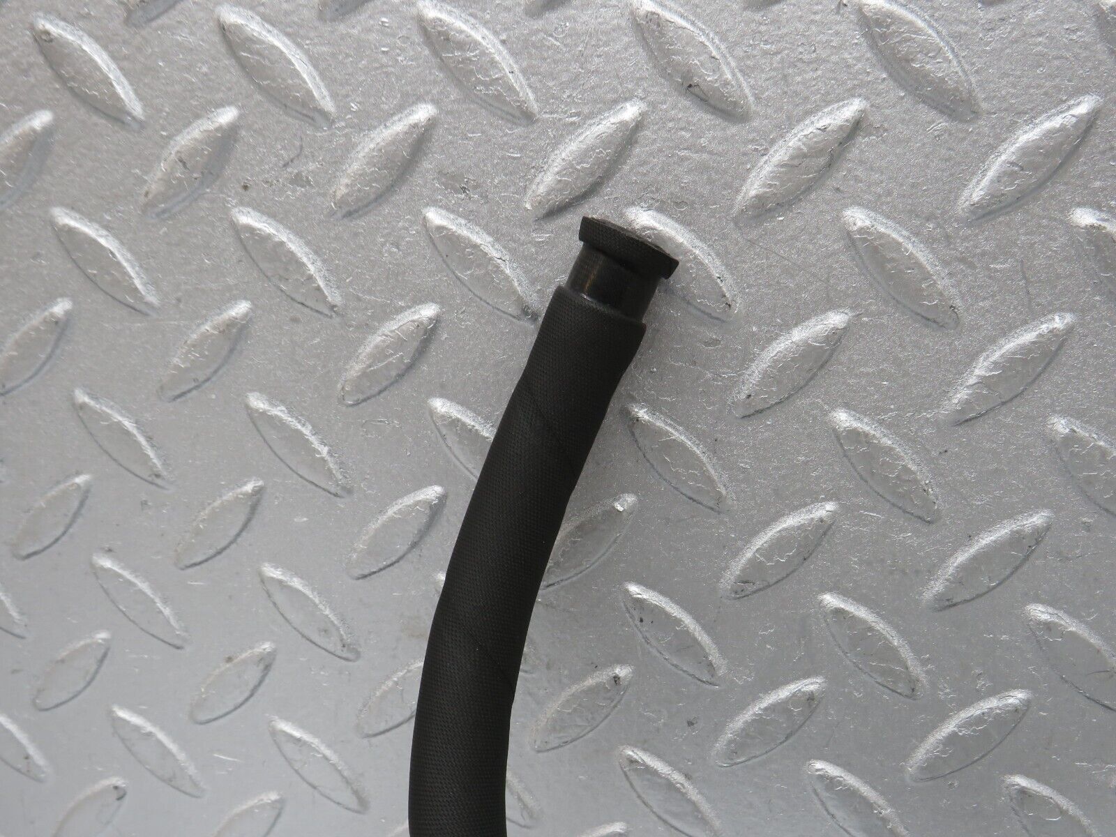 38185 Mercedes-Benz A124 320E Cabriolet Oil Cooler Hose Pipe