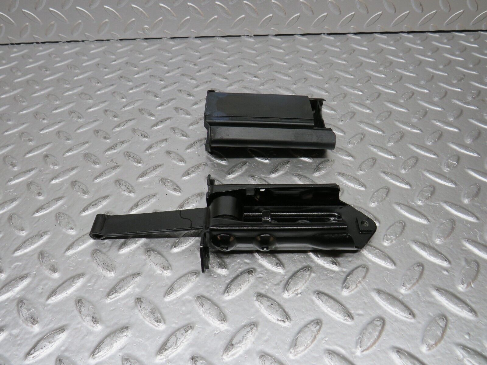 31532 Mercedes-Benz S124 220TE Wagon Door Safety Check Strap