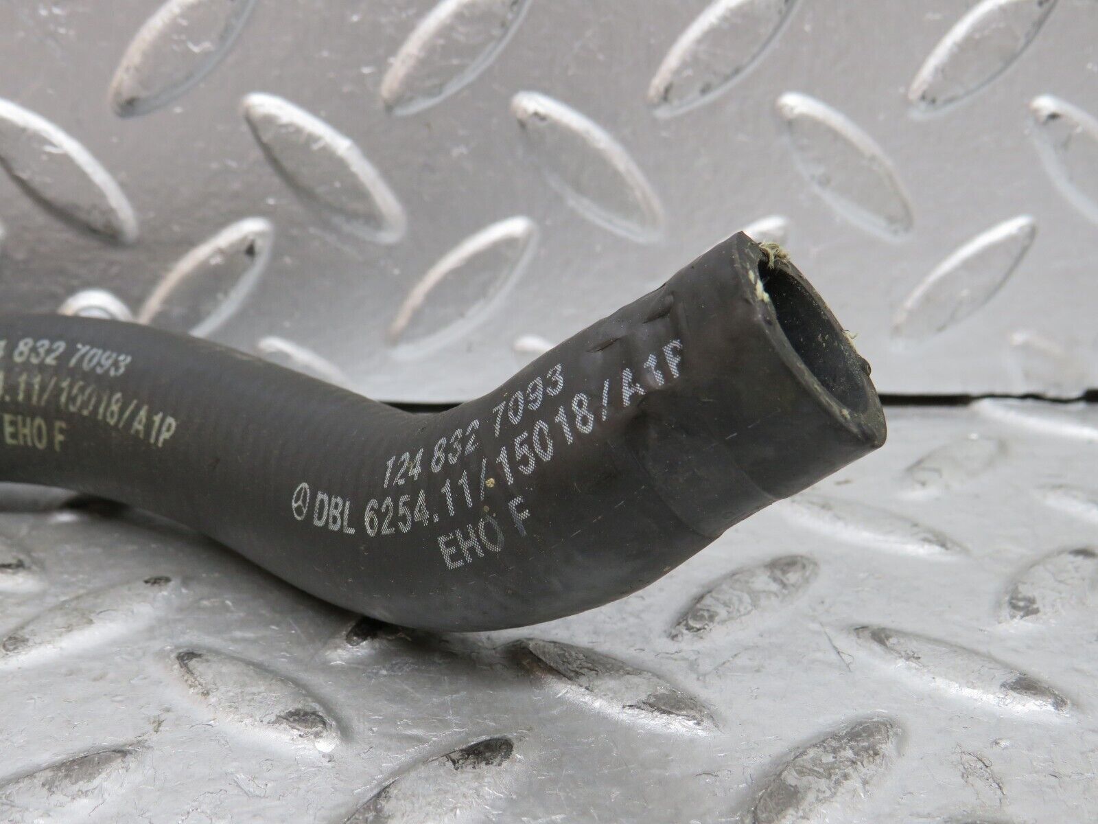 29155 Mercedes-Benz C124 320CE Coupe Heater Hose 1248327093