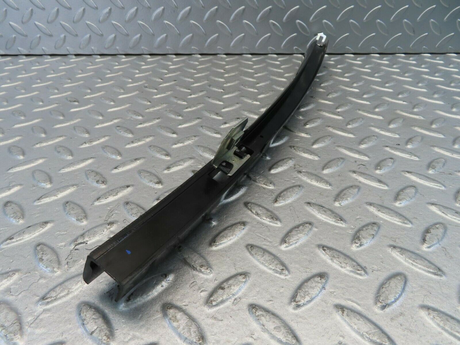 11158 Mercedes-Benz W221 S320 Rear Right Door Window Channel 2217300219