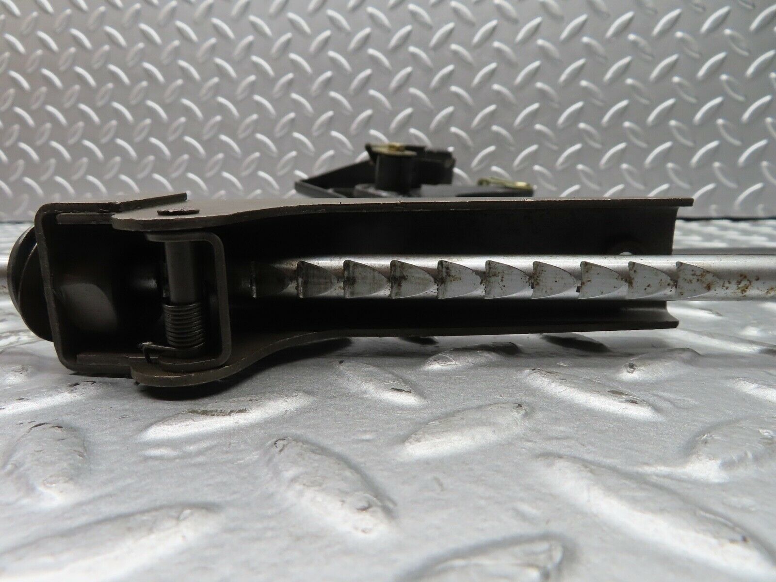 21293 Mercedes-Benz W123 230E Handbrake Regulator