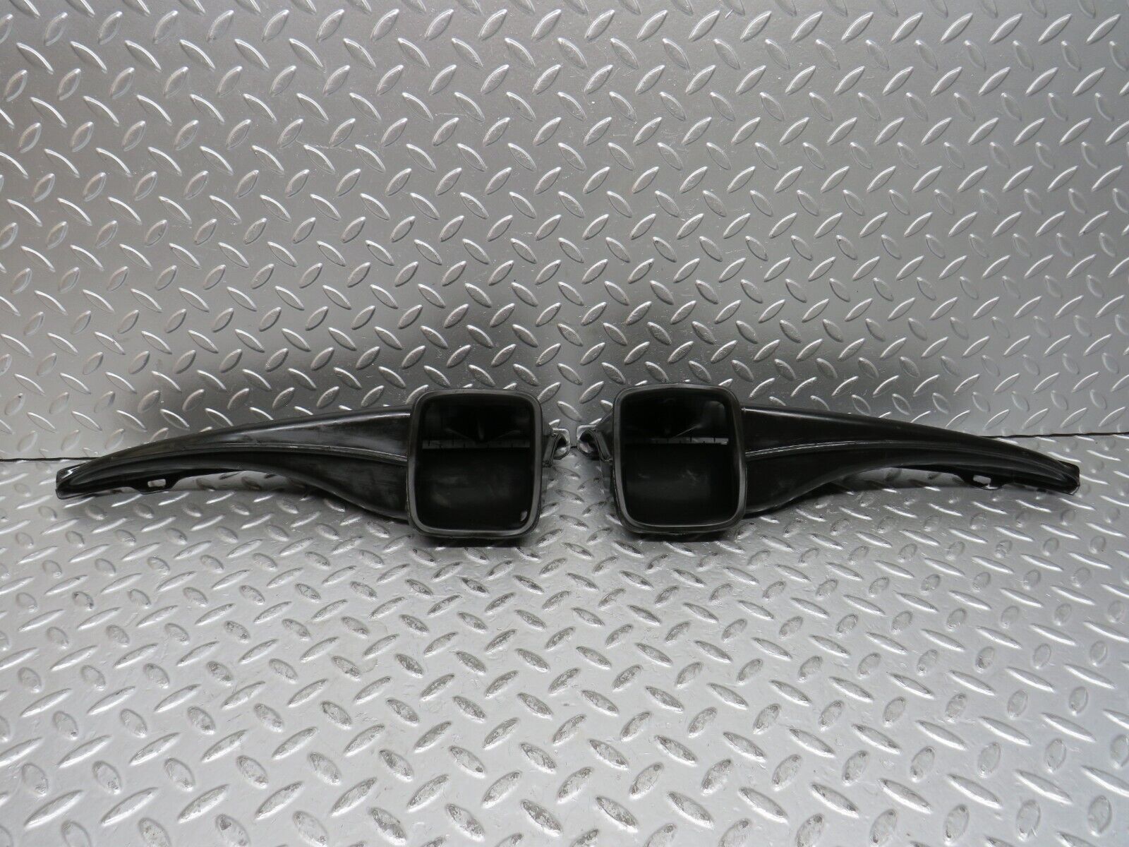 28594 Mercedes-Benz W123 230E Air Duct Vent Left And Right