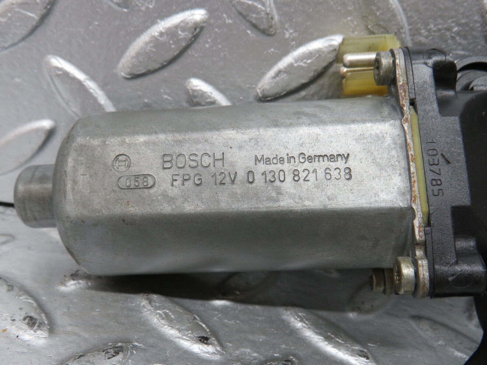 33413 Mercedes-Benz W202 C180 Window Regulator Motor Front Left 0130821638