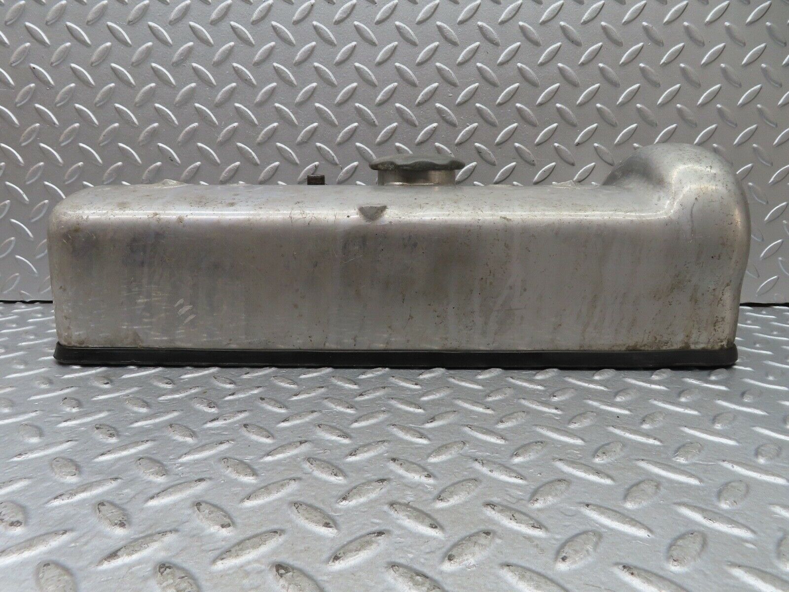 18973 Mercedes-Benz W121 190b Ponton Cylinder Head Valve Cover 1210100630