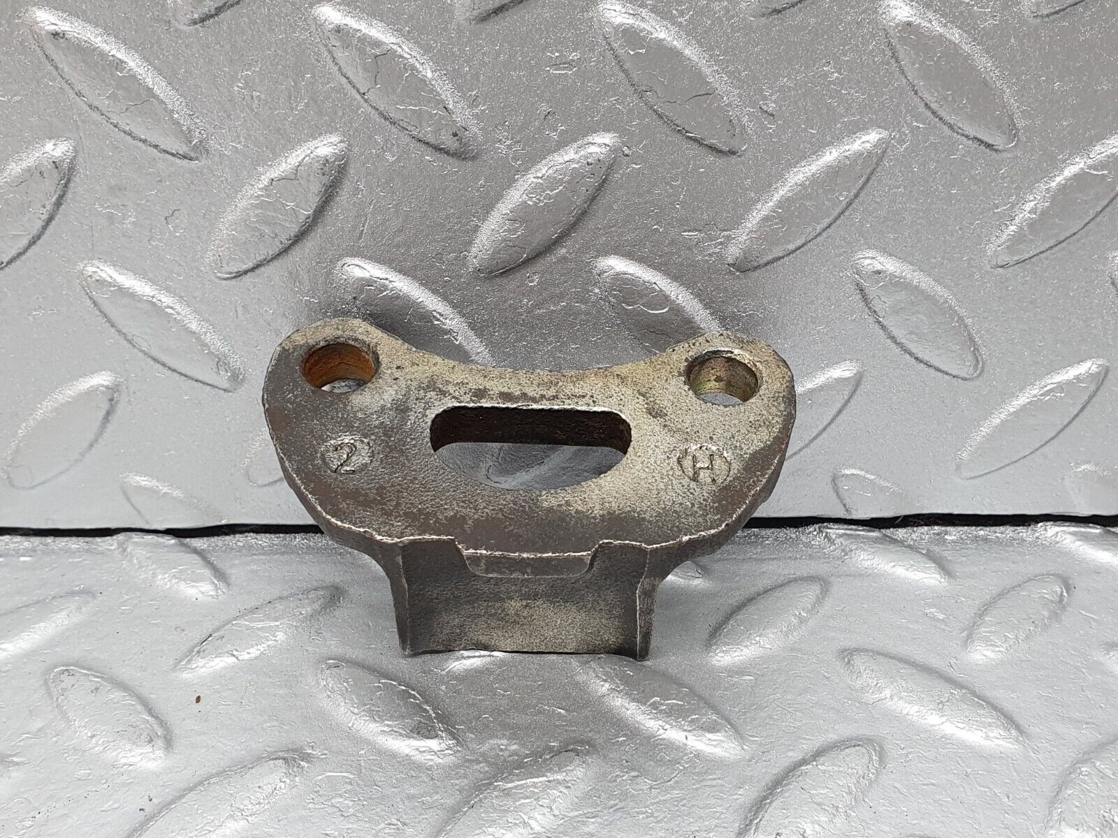 40822 Mercedes-Benz W123 300D Rear Brake Shoes Set Right Side 1234230006