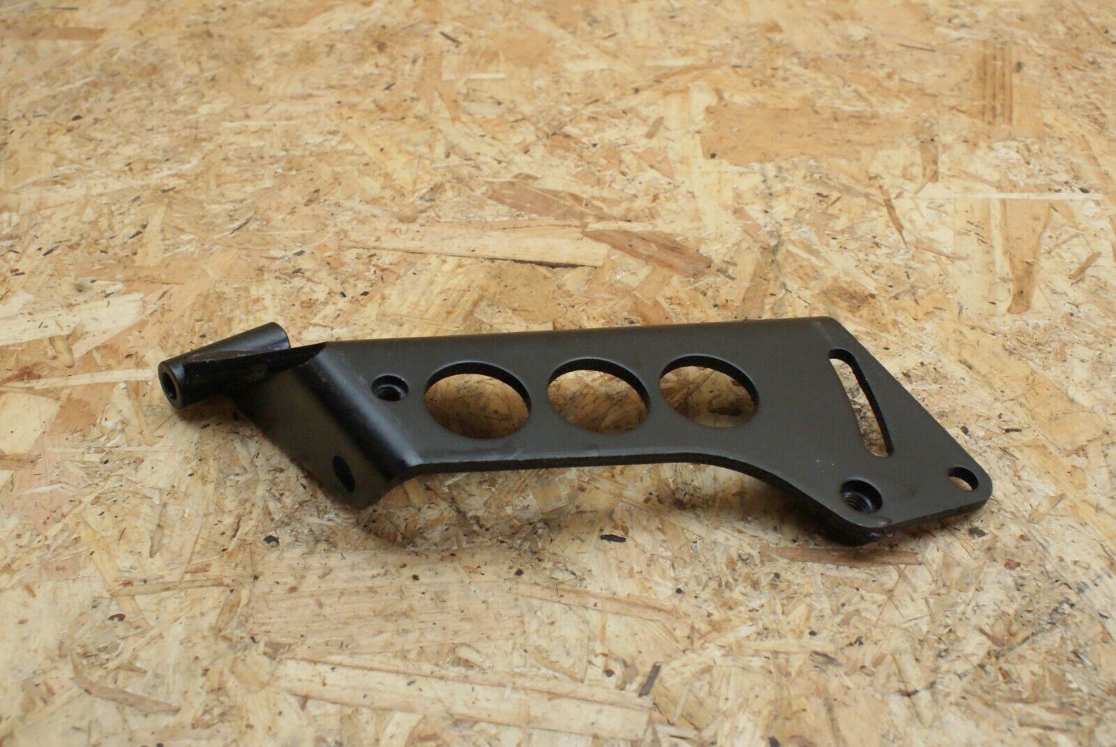 2439 Mercedes-Benz W123 280E Power Steering Pump Holder Bracket