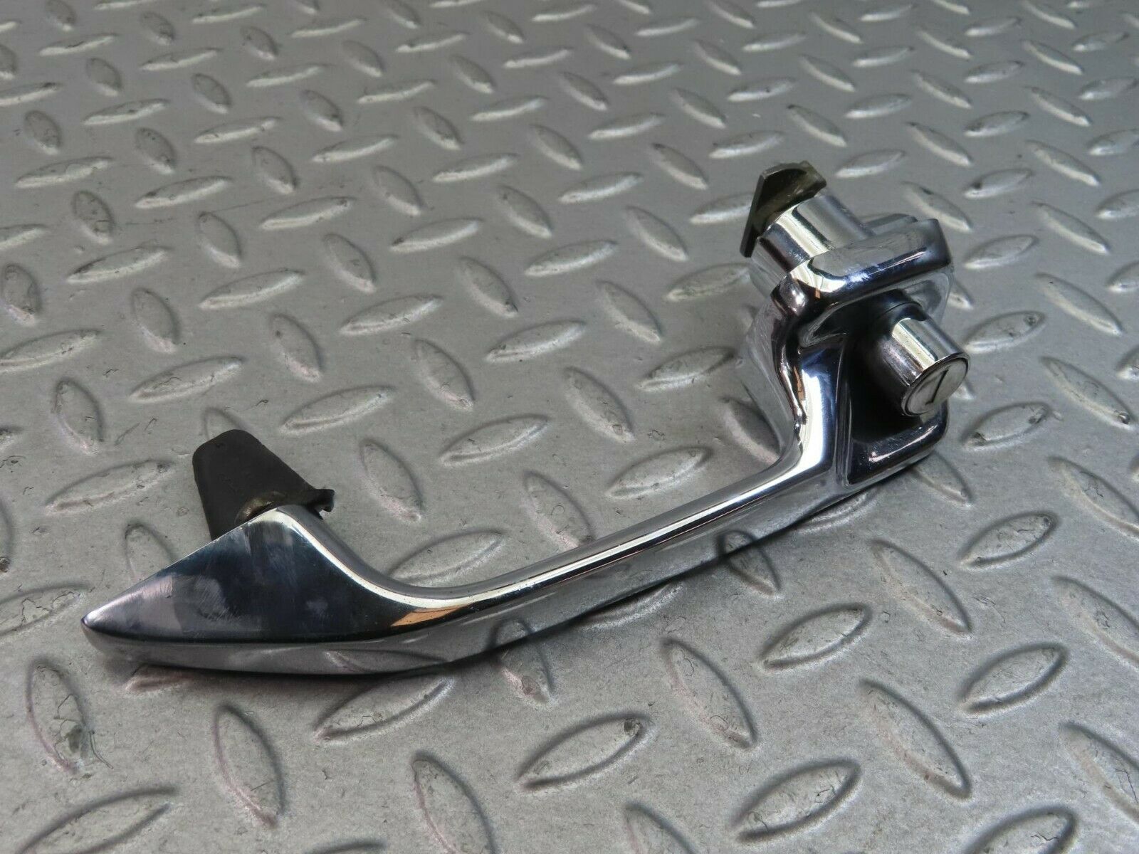 8798 Mercedes-Benz W108 Chrome Door Handle Front Right No Key 1087661401