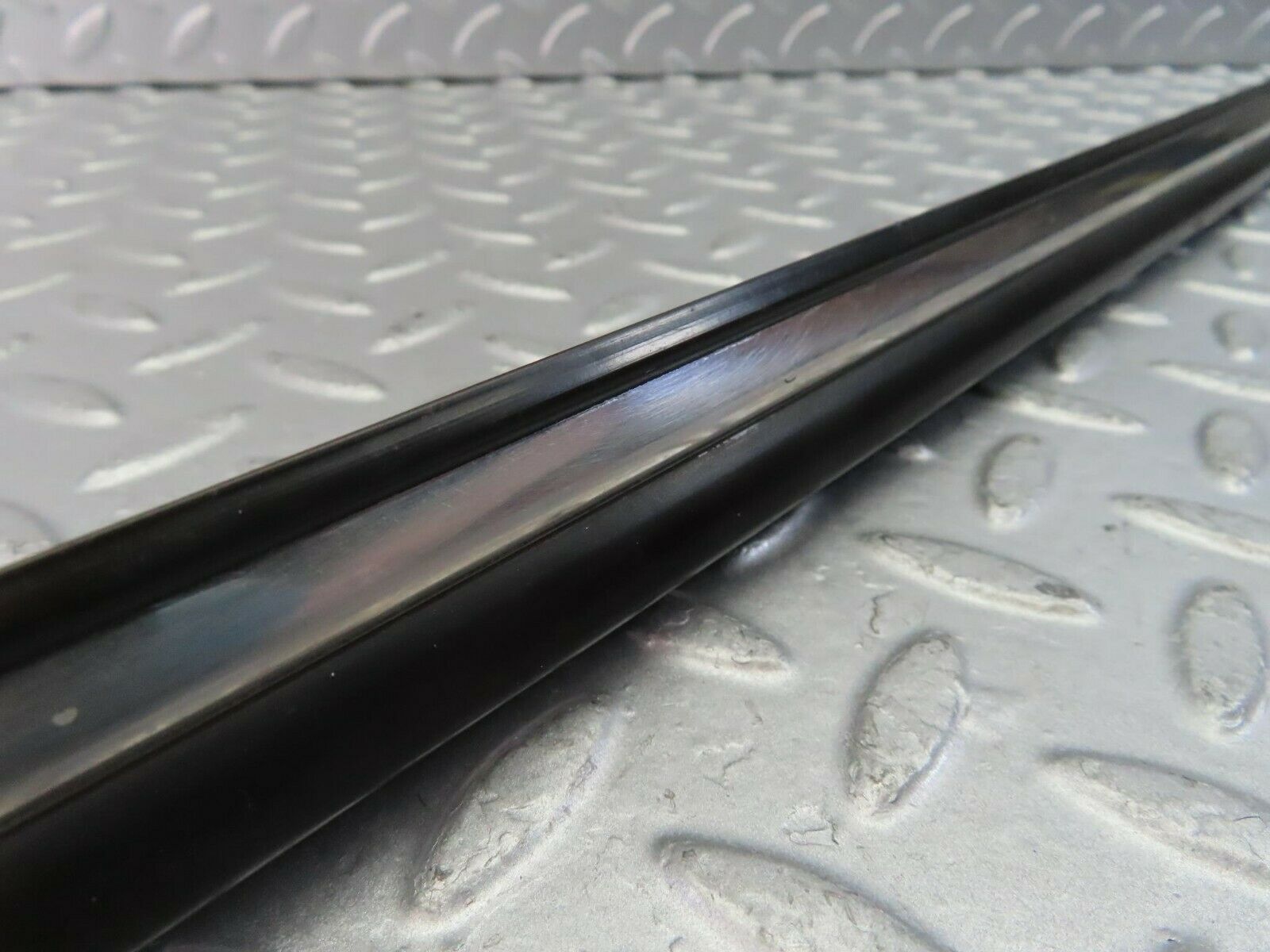 10292 Mercedes-Benz W116 Front Left Door Centre Moulding Trim