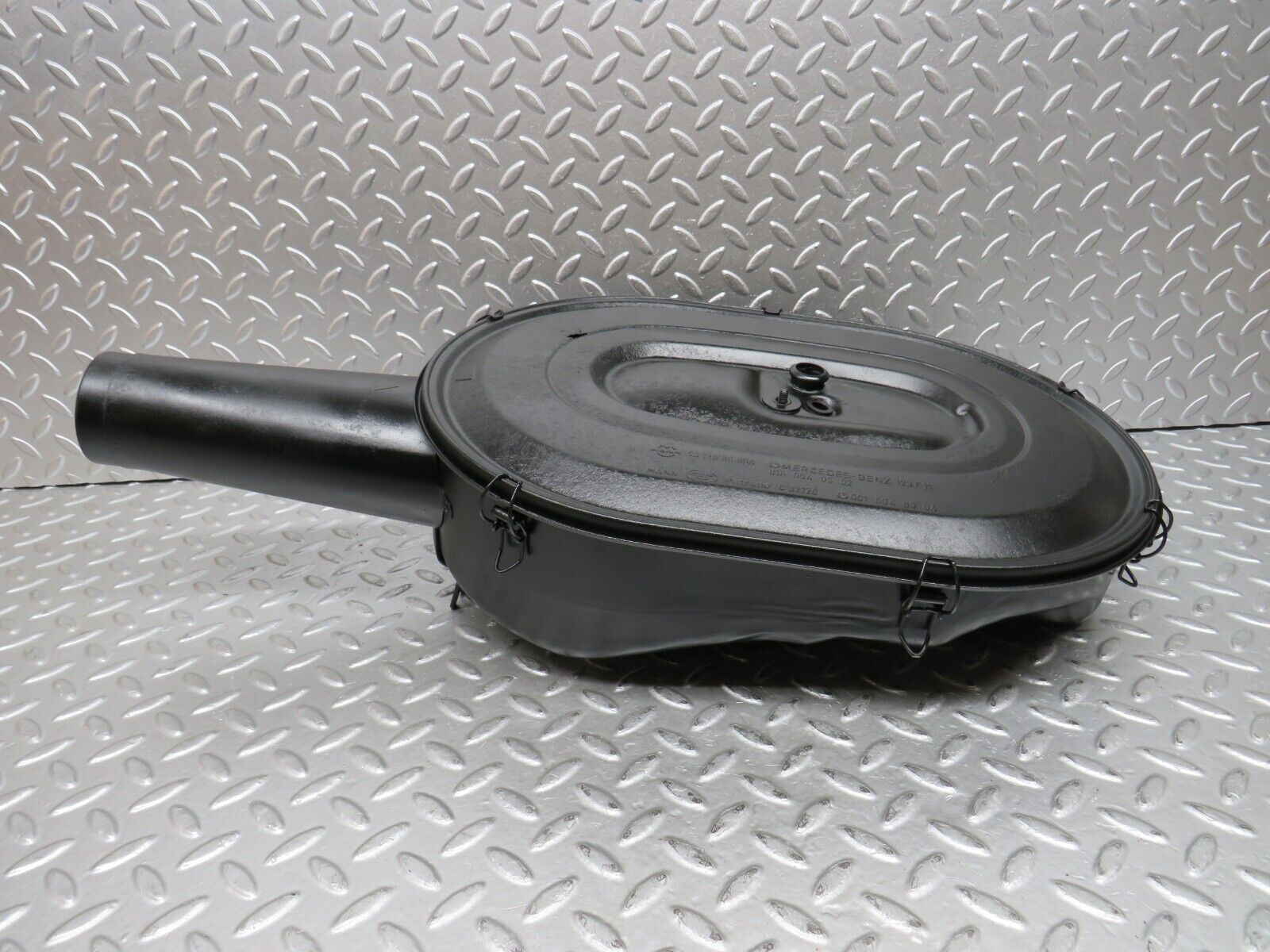 28027 Mercedes-Benz W123 280E Air Filter Box Housing 0100949502