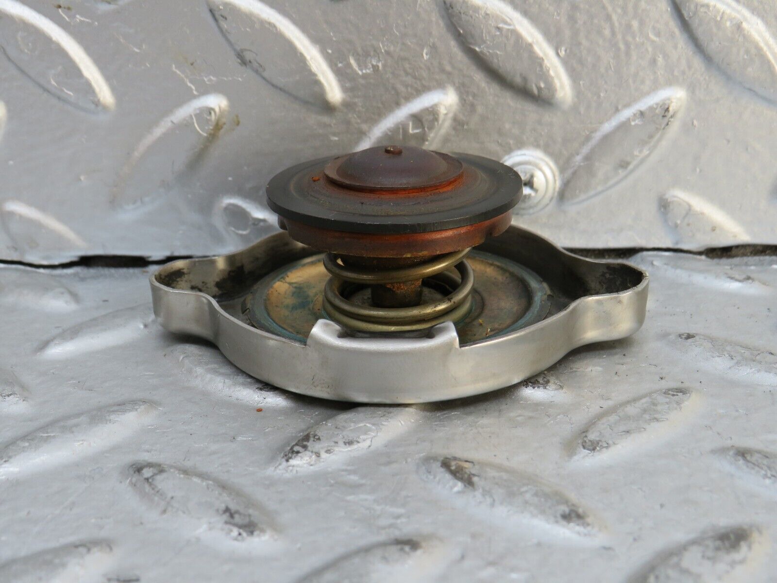 28325 Mercedes-Benz S123 240D Wagon Radiator Cap Behr 1235010015