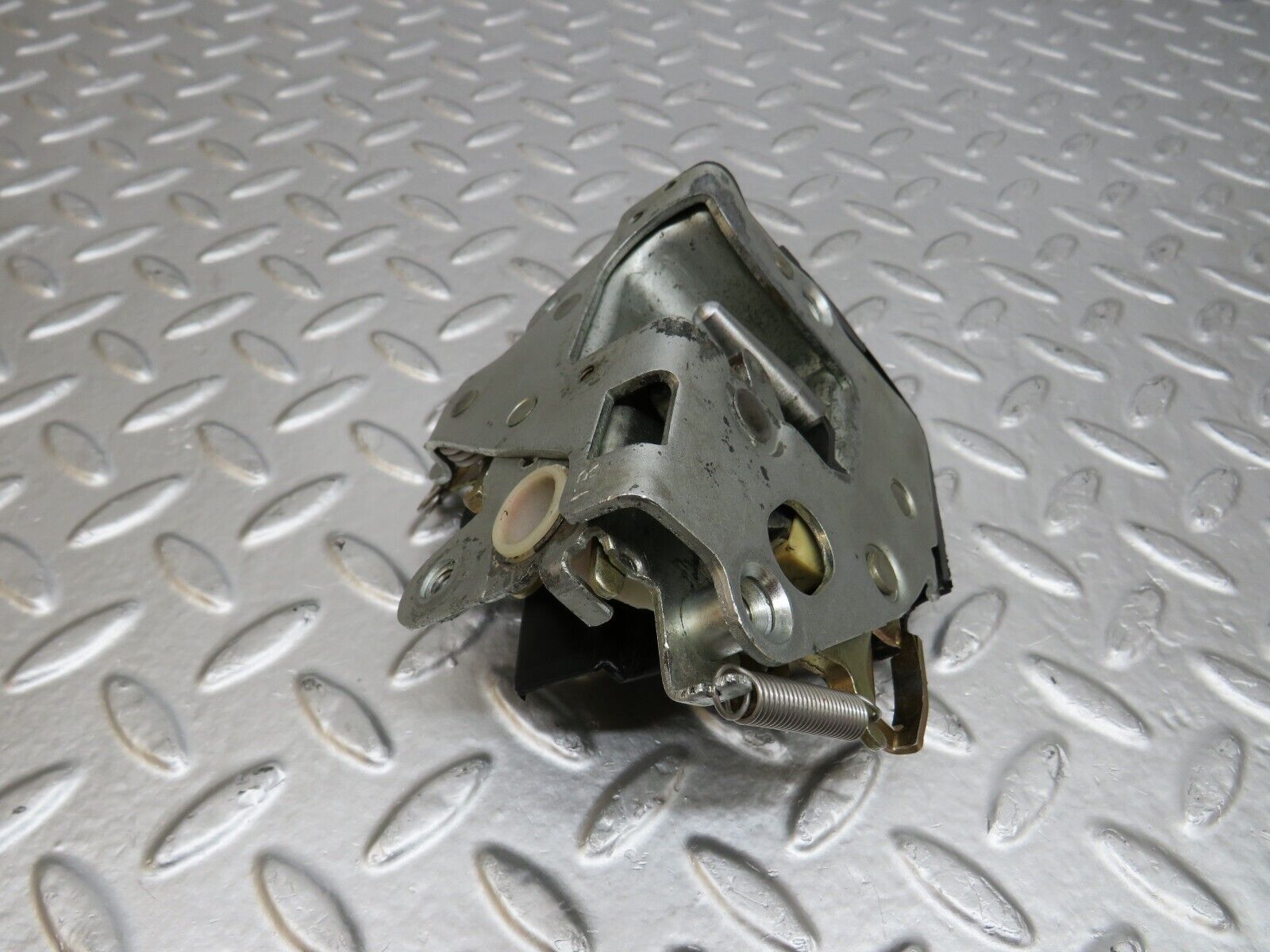 25457 Mercedes-Benz W123 200 Front Right Door Lock Mechanism 1237230208