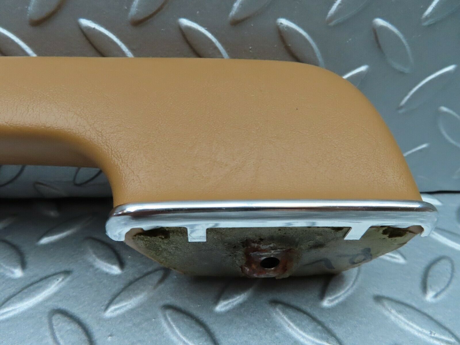 5720 Mercedes-Benz W123 200 Interior Door Handle Rear Left 1239701901