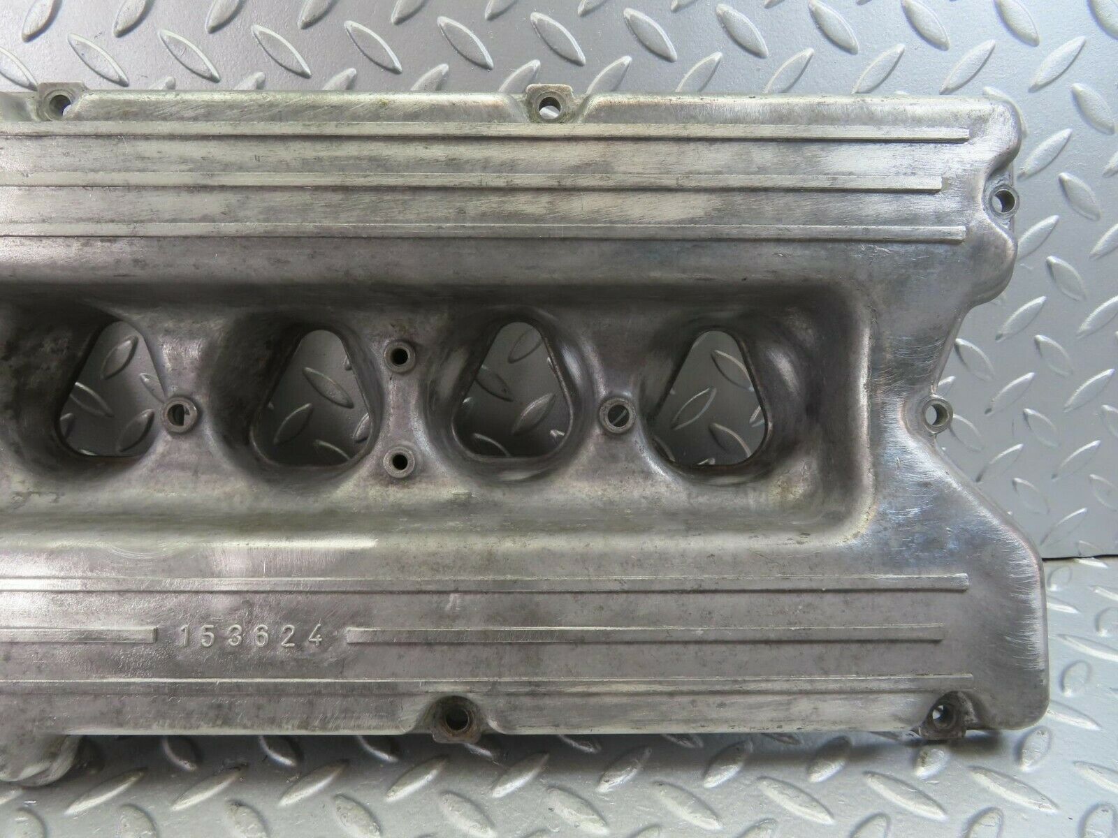 10187 Mercedes-Benz C123 280CE Coupe Cylinder Head Valve Cover 1100160905