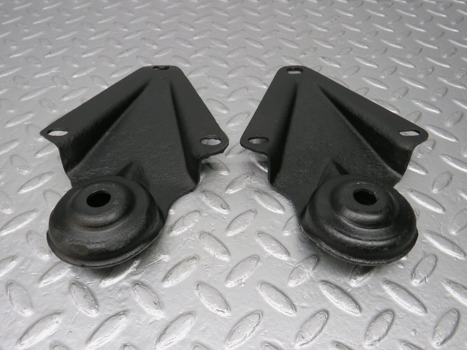 40377 Mercedes-Benz W110 230 Rear Suspension Axle Mounting Bracket