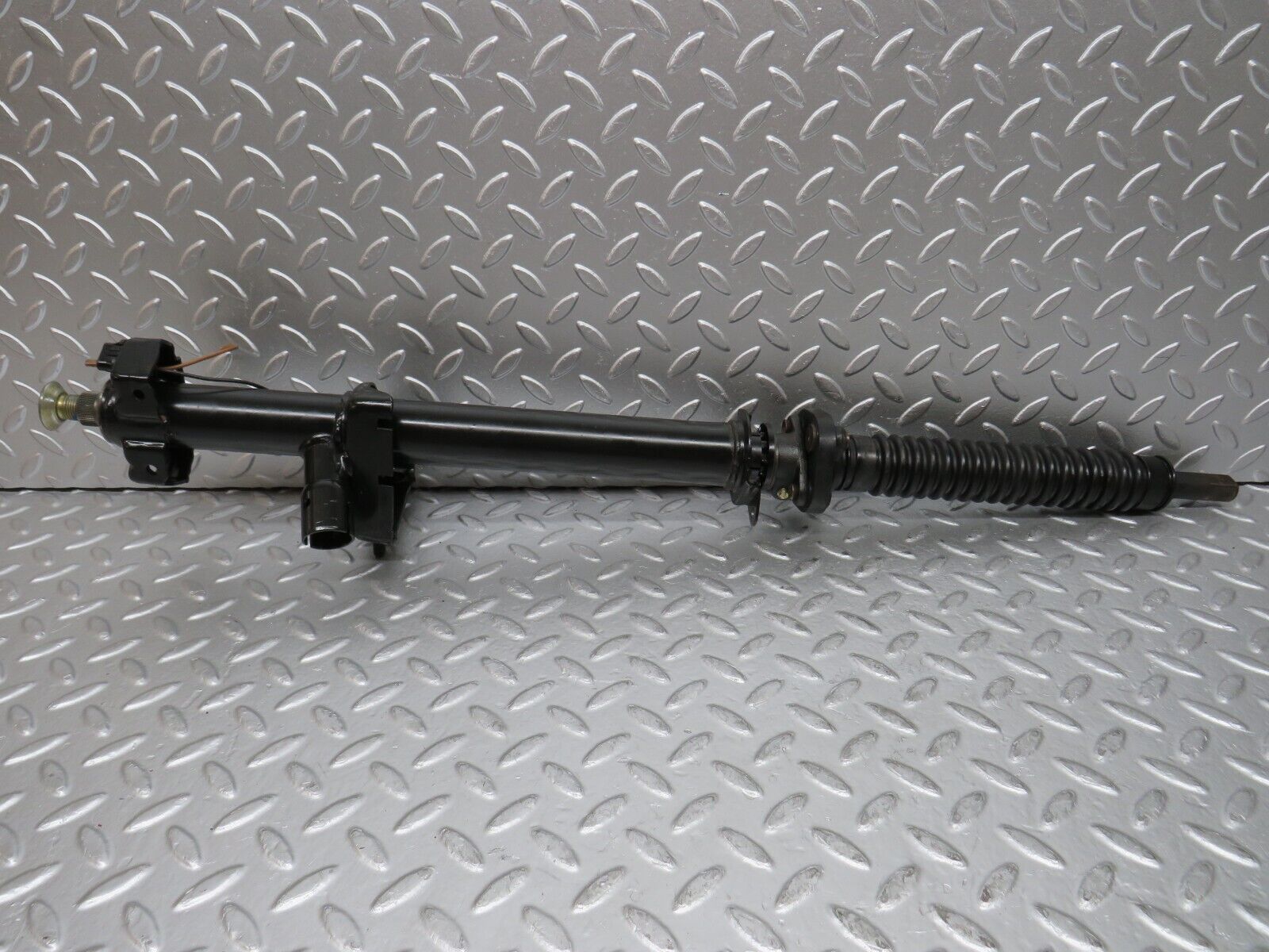 26762 Mercedes-Benz W123 240D Steering Column